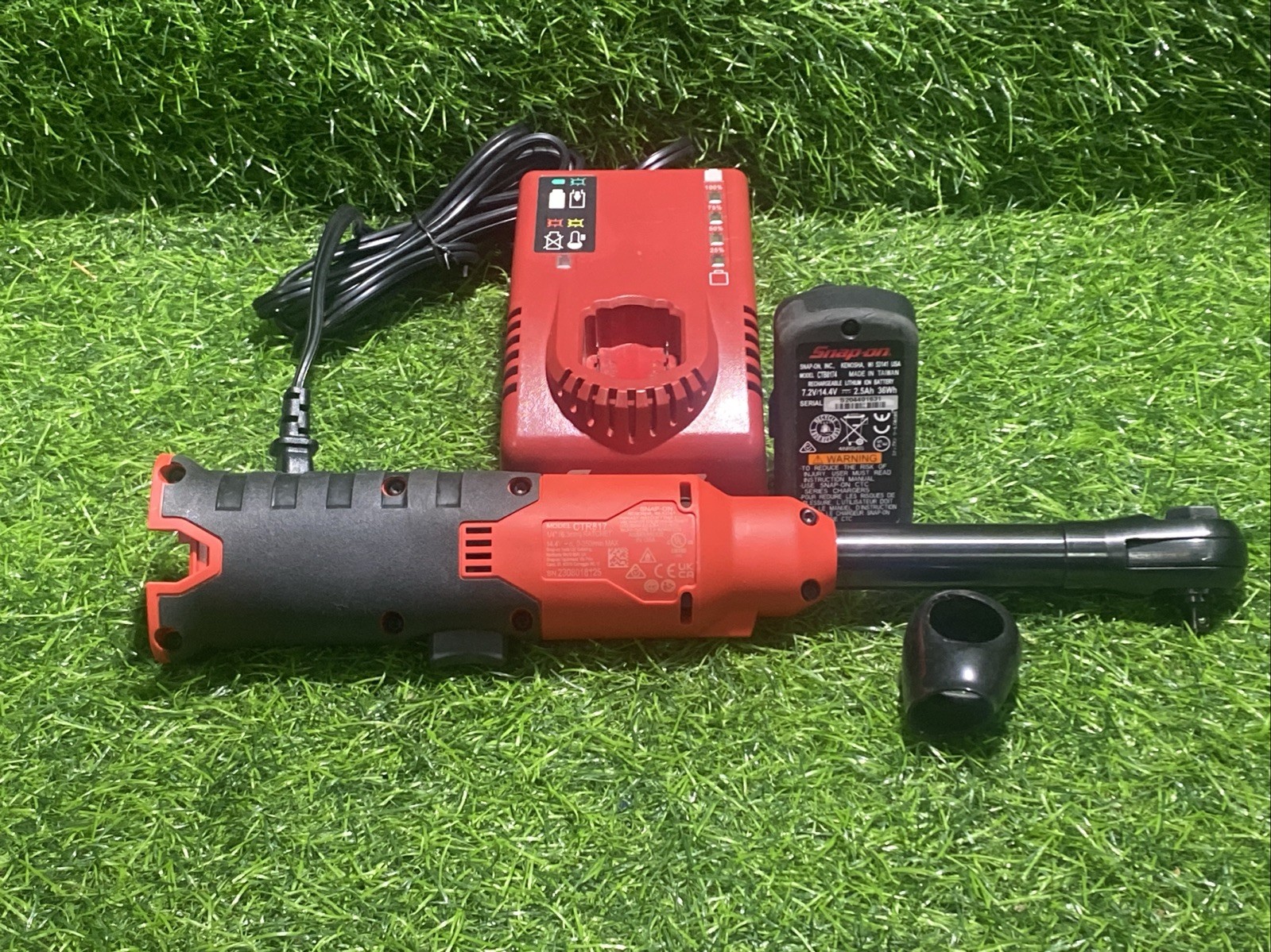 Snap-On 1/4" Cordless Long-Neck Ratchet - 14.4v - CTR817, Charger & Battery Mint