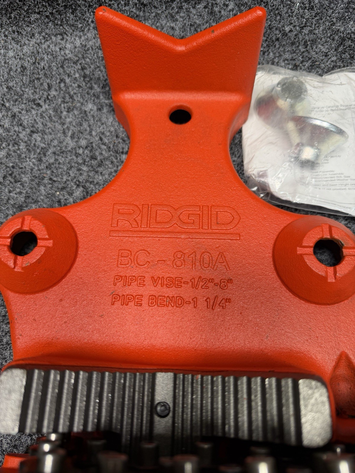 RIDGID 40215 BC810A Top Screw Bench Chain Vise 1/2 - 8"
