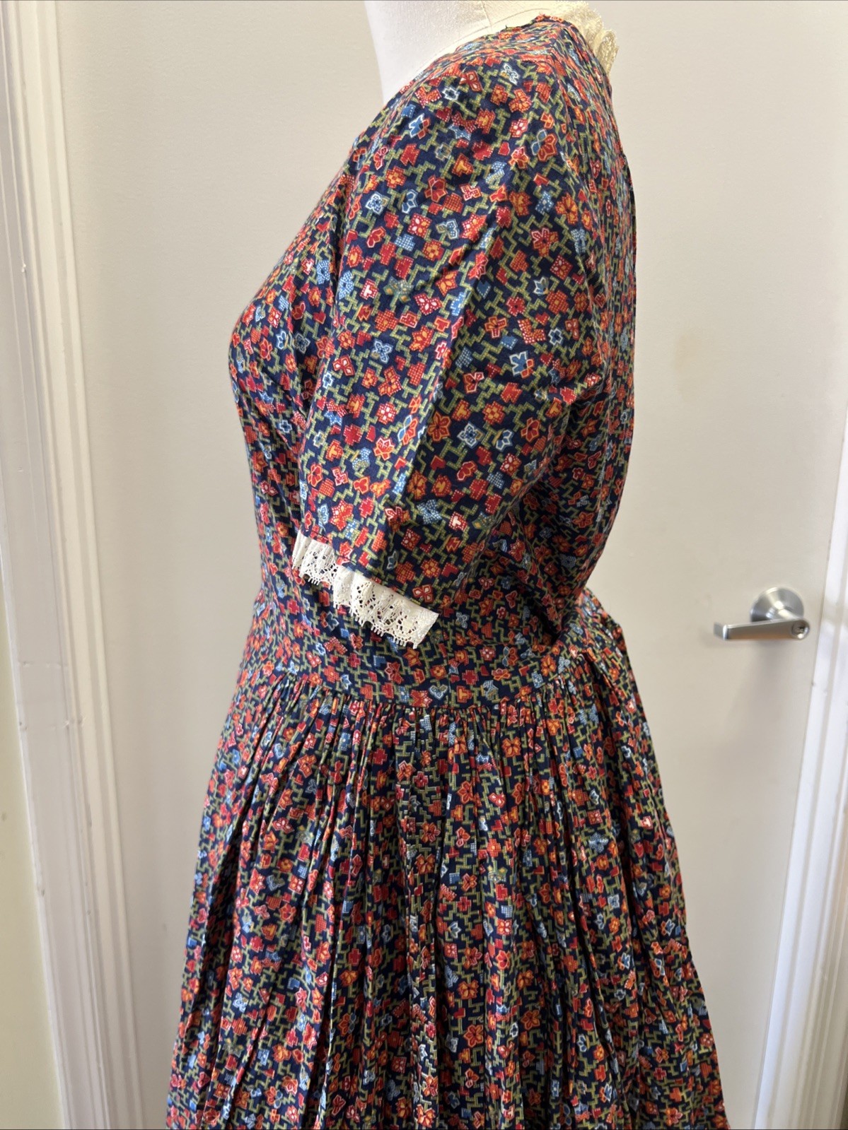 1-Pc 19th century era Woman's Multi Colored Floral Pattern Day Dress - SZ S