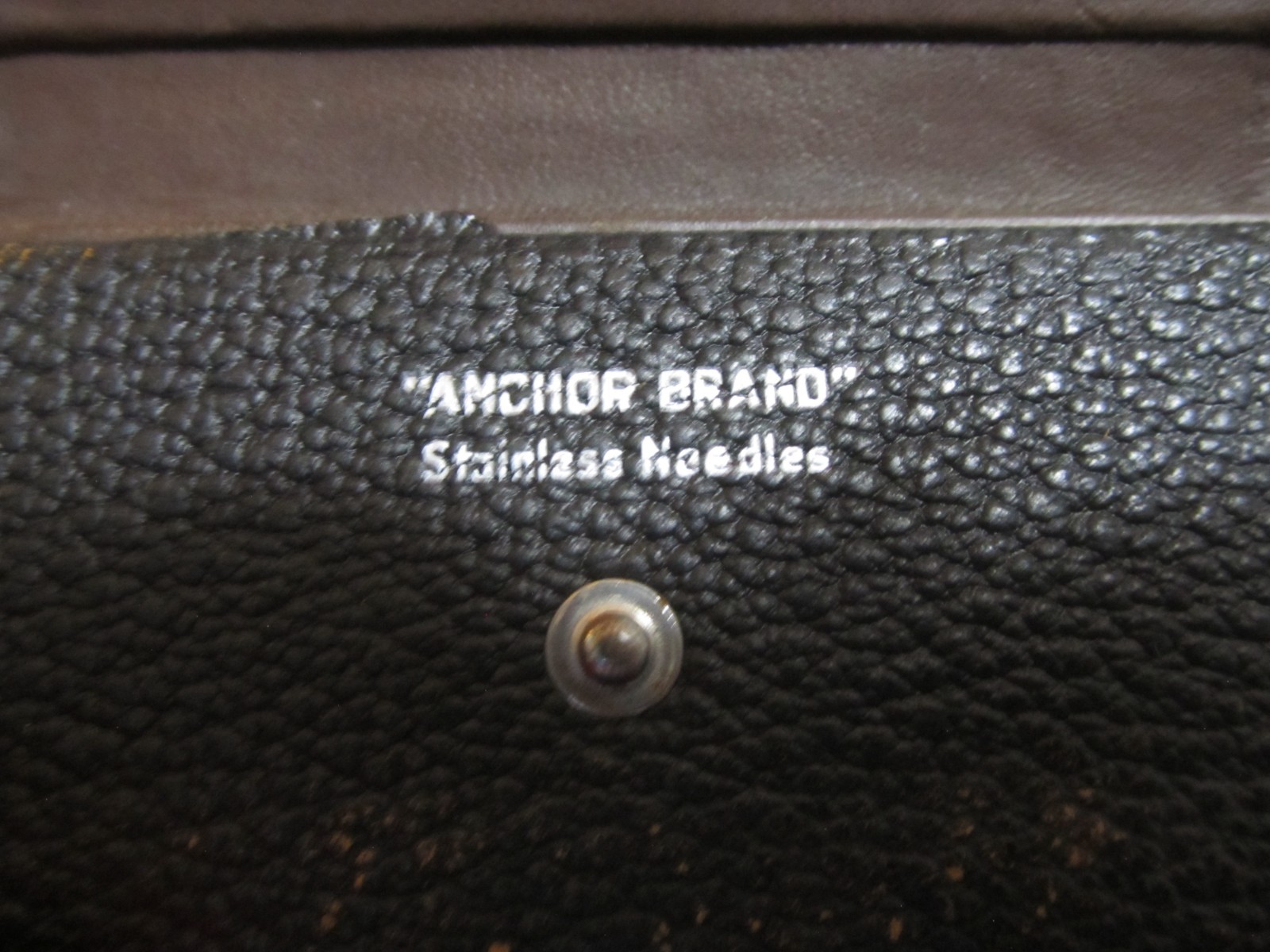 VINTAGE ANCHOR BRAND SURGEONS STAINLESS NEEDLES KIT WITH CASE - FREE SHIPPING