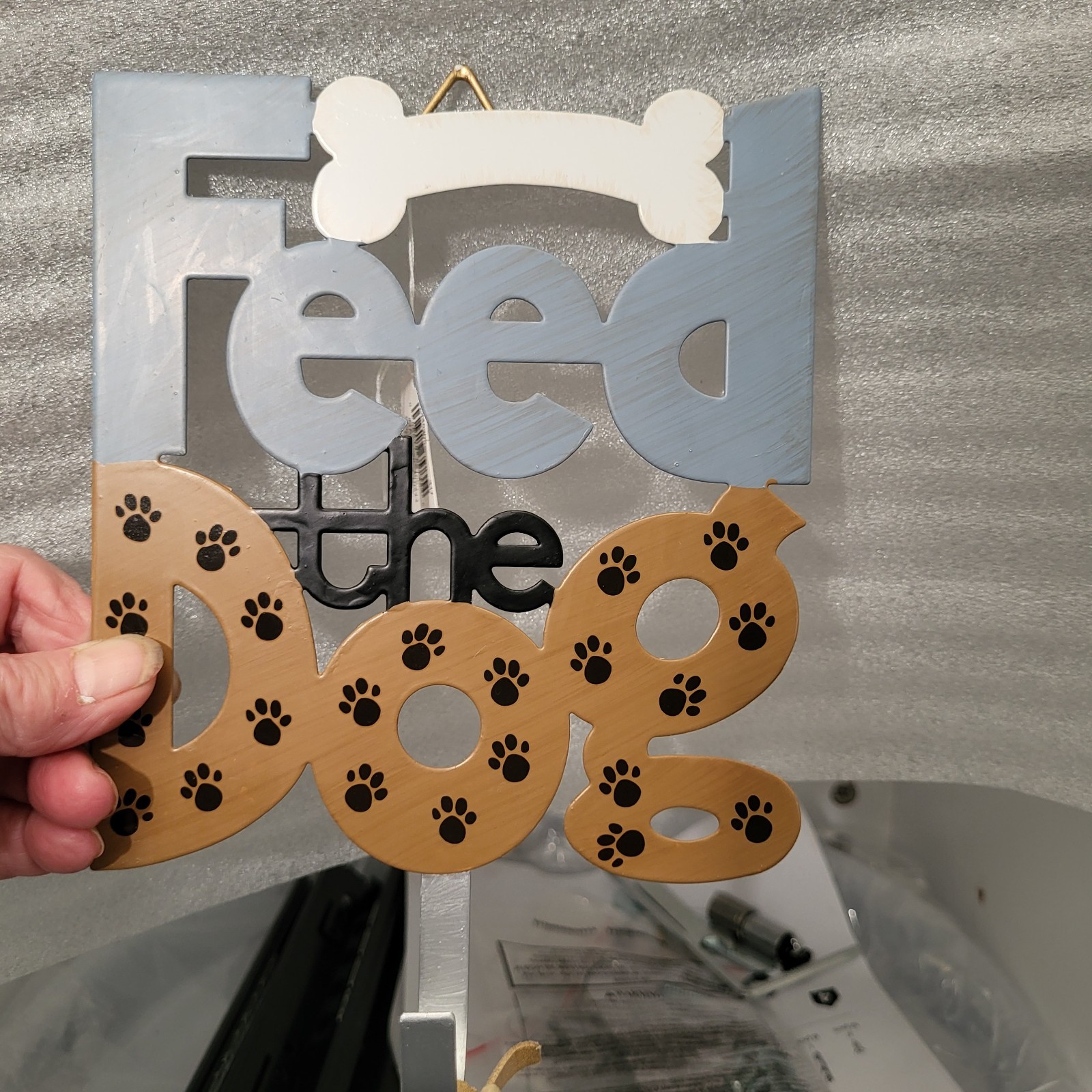 Dogs Metal Food Scoop with Hanging Decorative Reminder Plaque - Feed The Dog