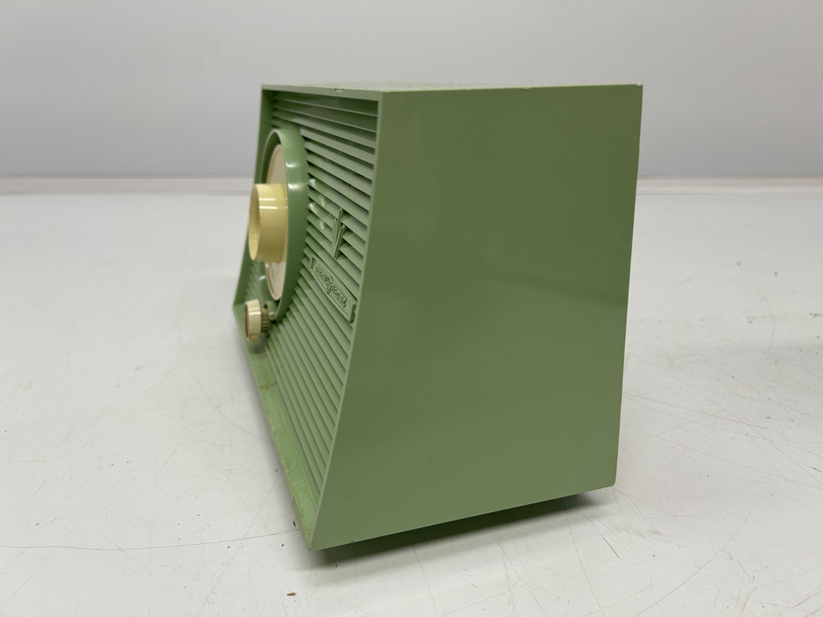 Vtg General Electric Maybe T-103A Mint AM Tube Radio MCM Powers On As Is