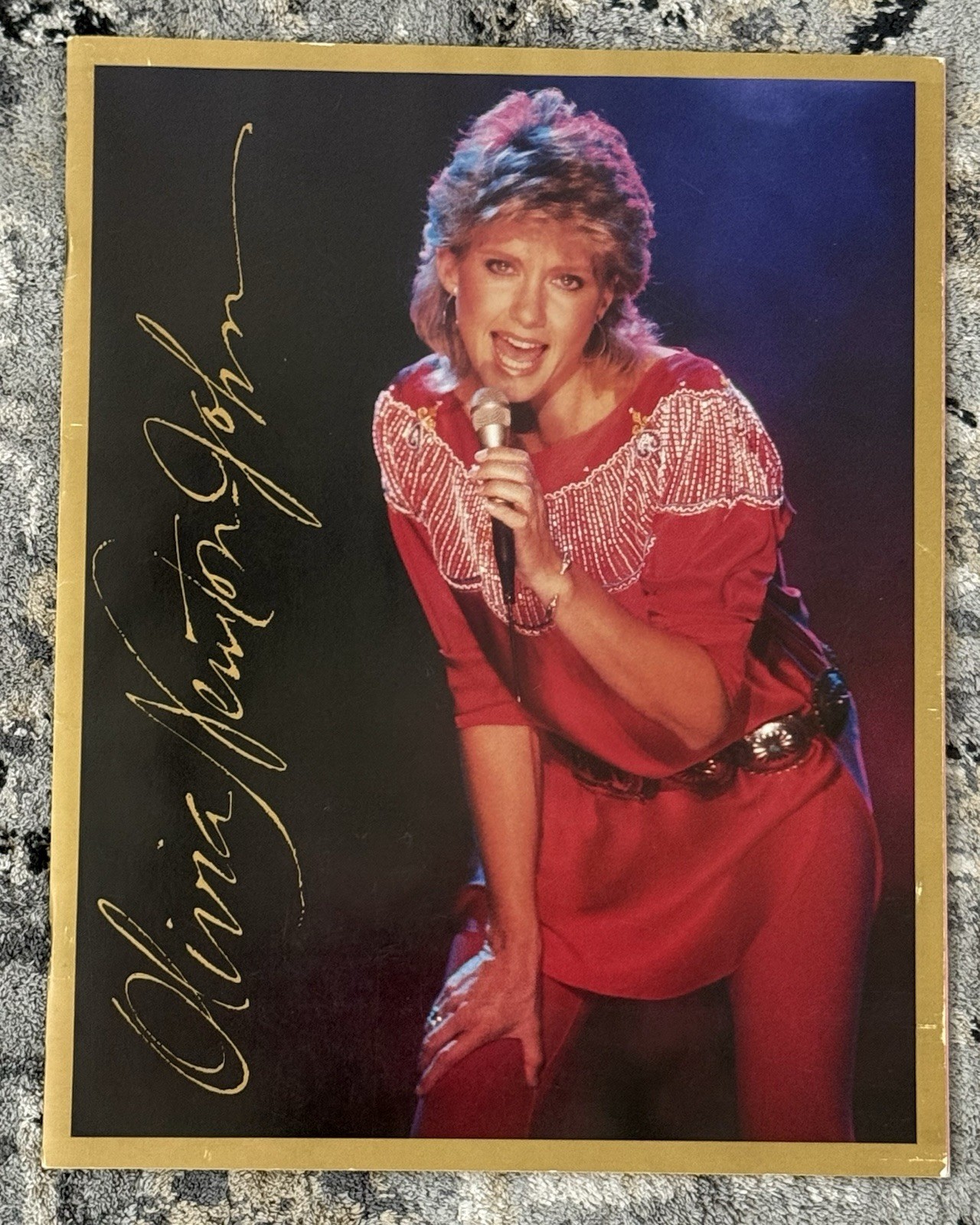 OLIVIA NEWTON-JOHN PHYSICAL TOUR PROGRAM 1982 VG+ SEE PHOTOS!