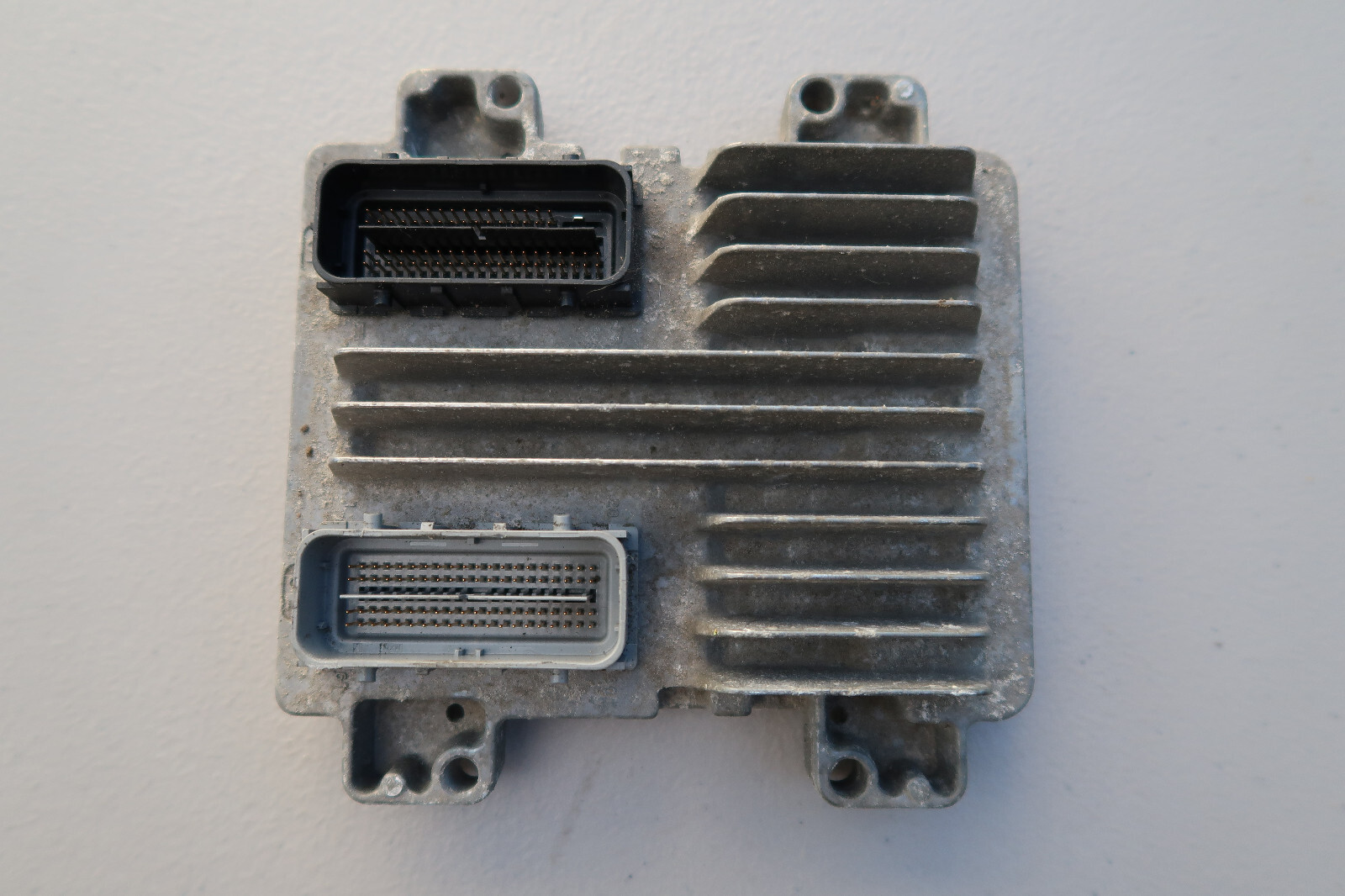 2006-2008 GENERAL MOTORS ECM ENGINE COMPUTER 12597121