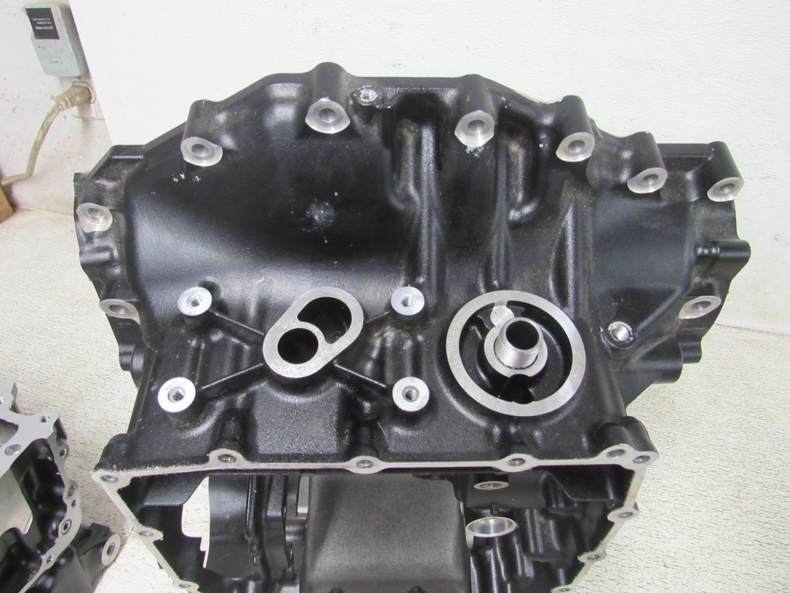 KAWASAKI NINJA ZH2 H2 ZR1000 ENGINE CASES CRANK CASE STOCK OEM #GZ27