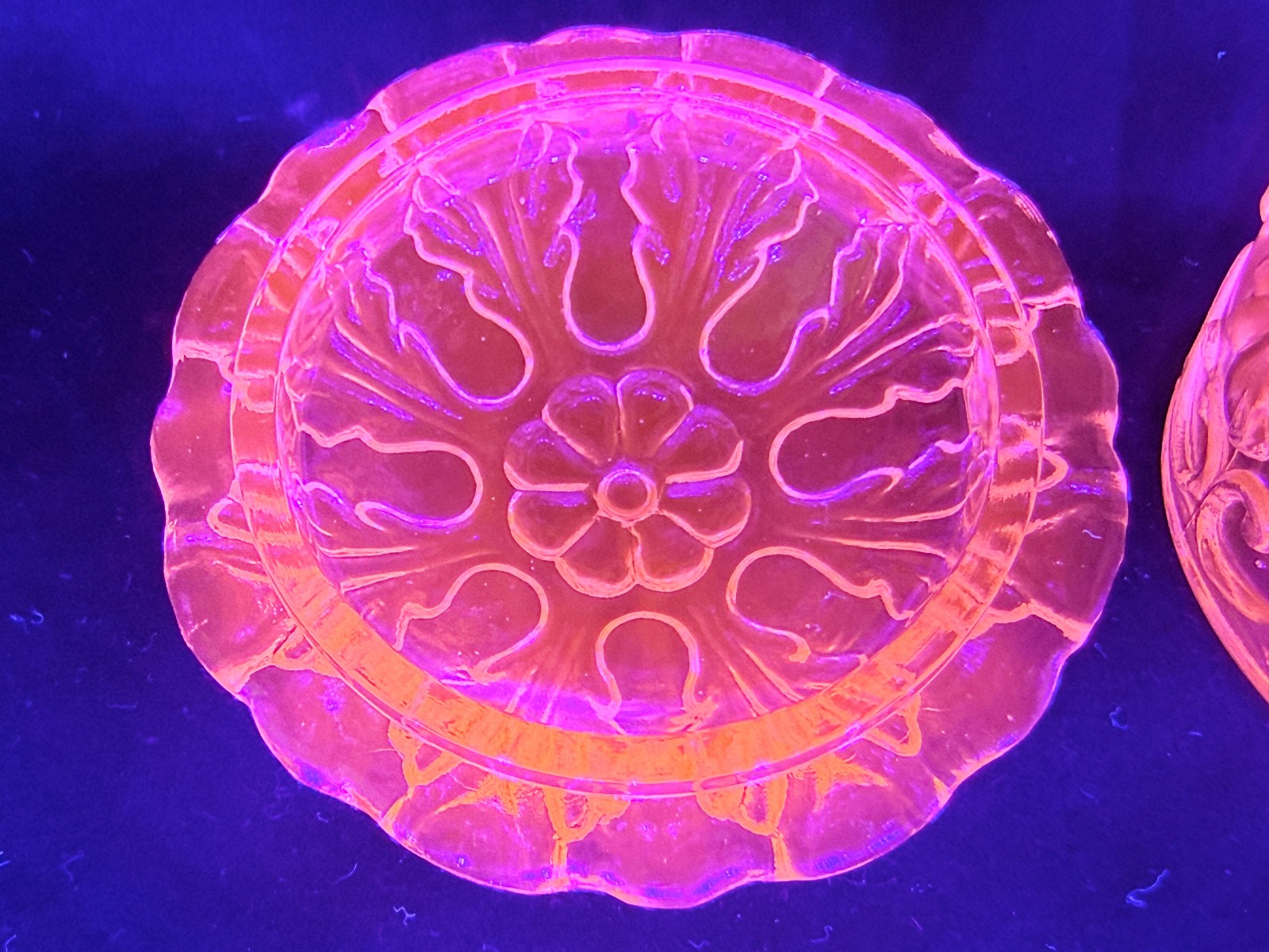 Green Vaseline Uranium glass covered candy dish coffee sugar jar bowl / selenium