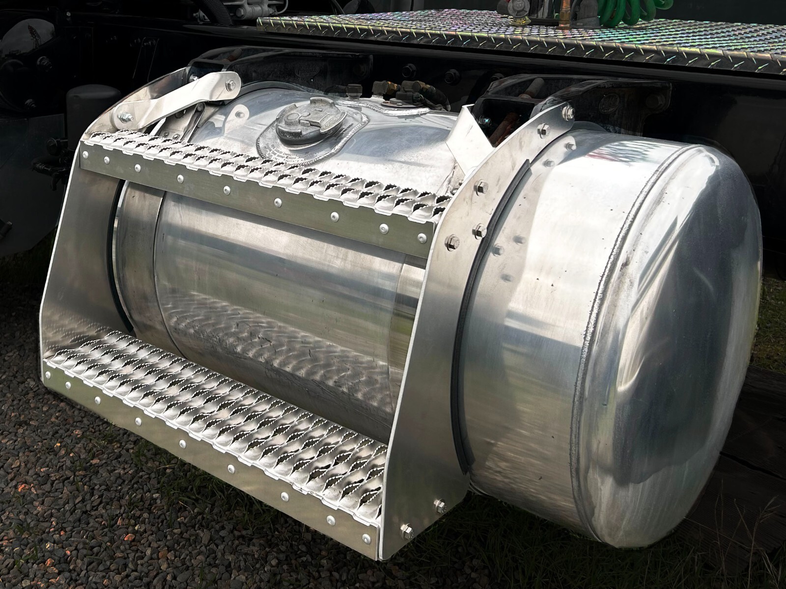 Peterbilt 23" Fuel Tank Step Kit Heavy Duty