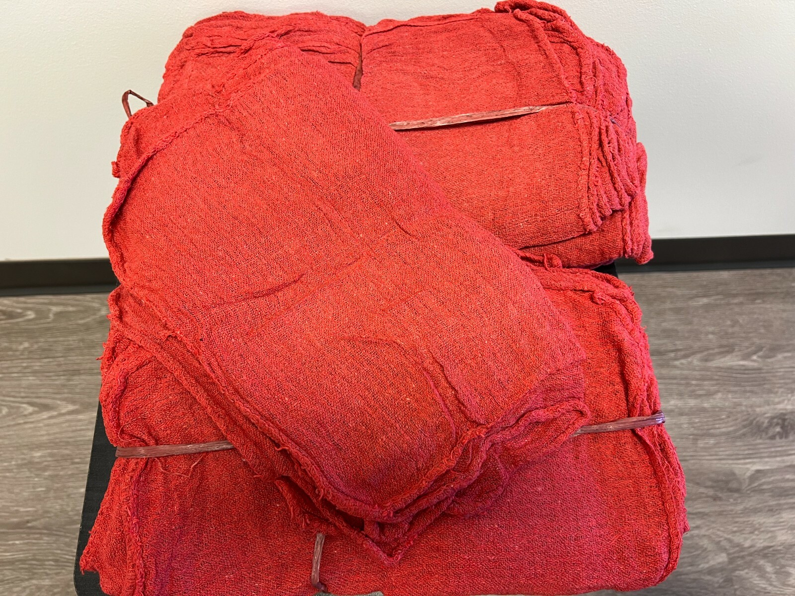 1000 PIECES NEW RED INDUSTRIAL SHOP RAGS CLEANING TOWELS 14x14 inches