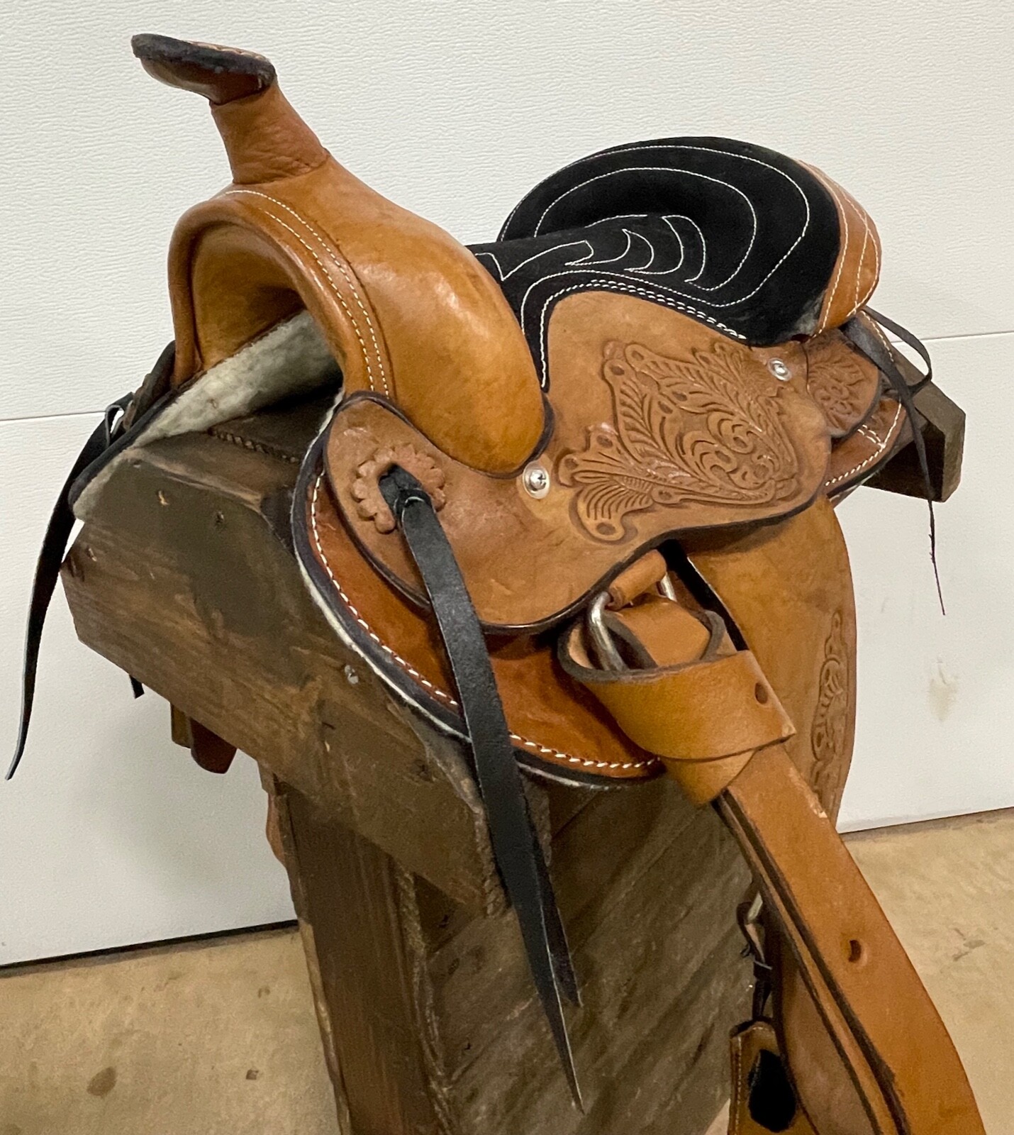 Used 10" Brown Leather Pony Kids Round Skirt Saddle