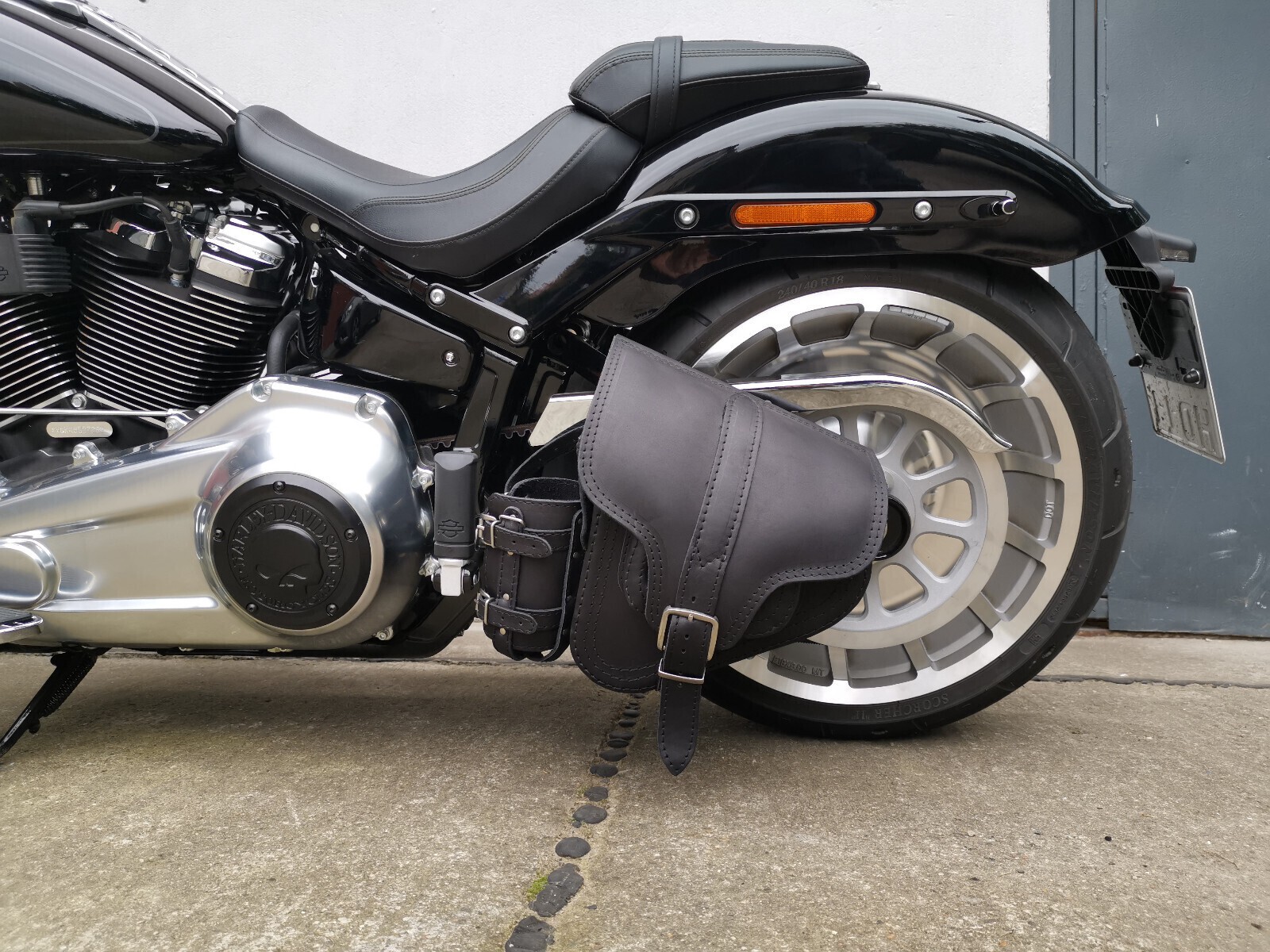 Swing Bag Hades Black + Soft XS 2018 Holder Compatible With Harley Davidson