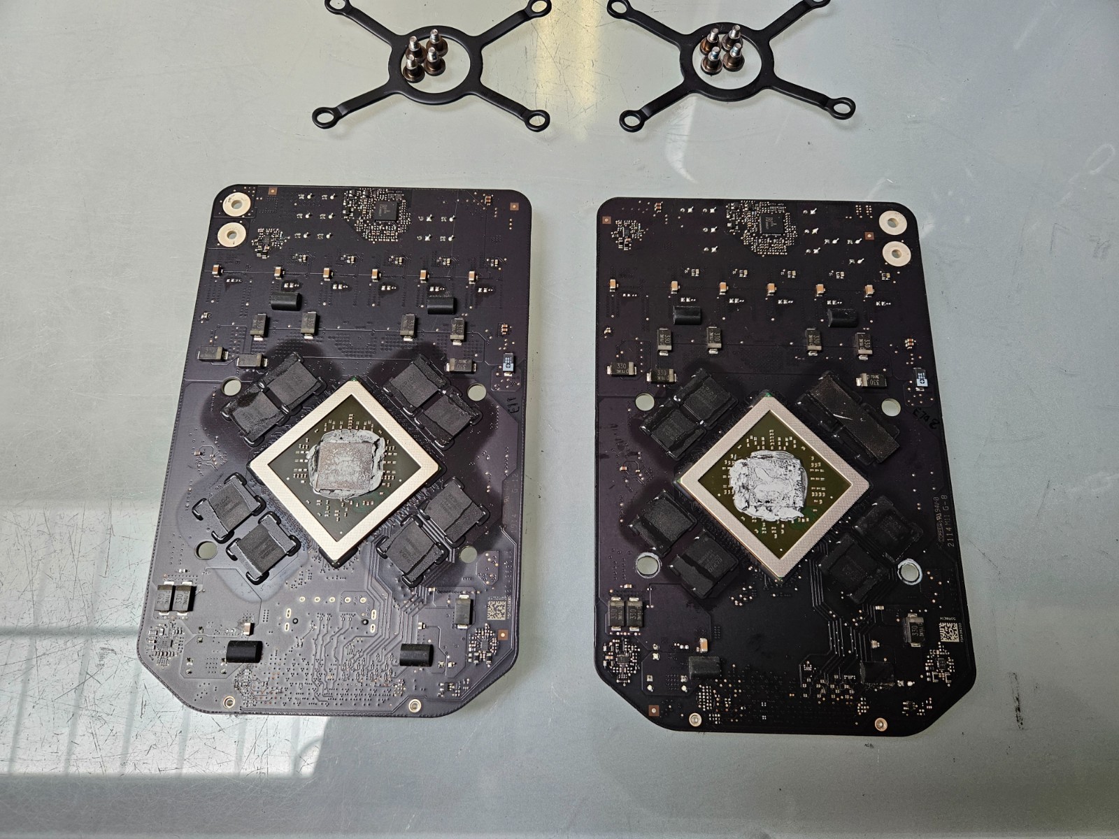 Matched Pair of AMD FirePro D300 2GB Video Card A & B For Mac Pro A1481 + Mount