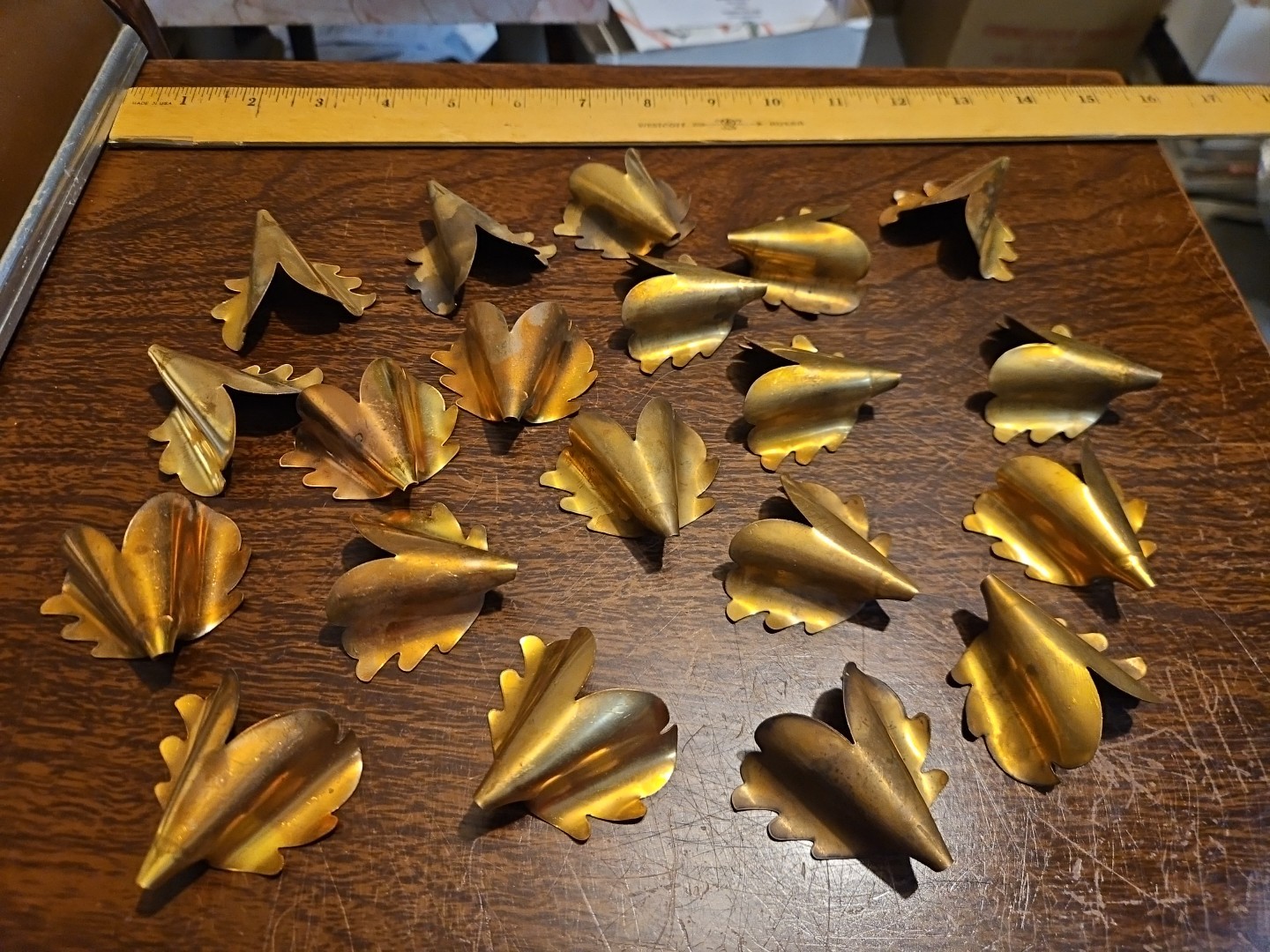 Lot Of 20 Wavy Fluted Leaf France Vintage 60s Brass Stampings Findings Jewelry