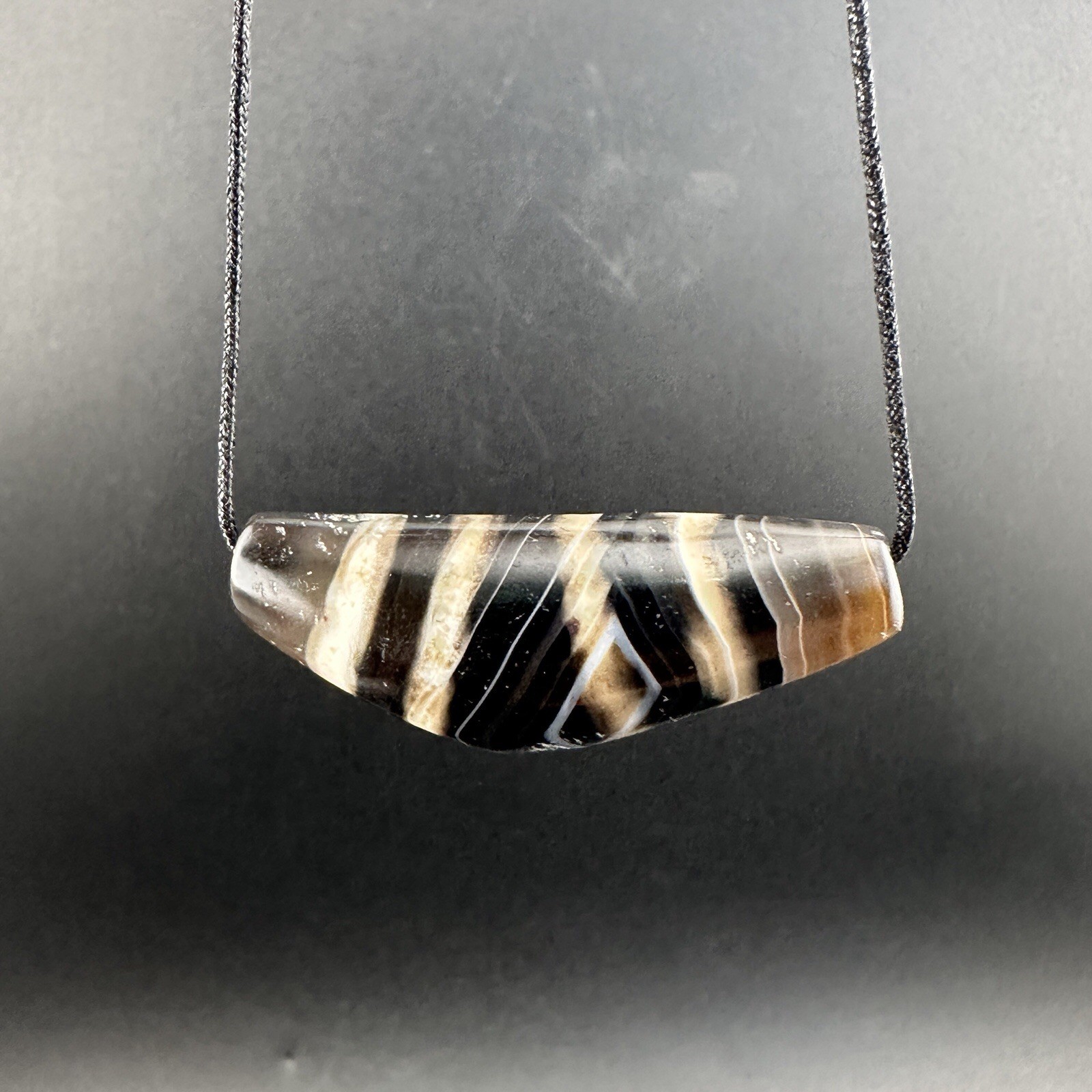 Tibetan Buddhism Agate 4 Stripe Horn Bead Totem Dzi Bead Amulet Pendant