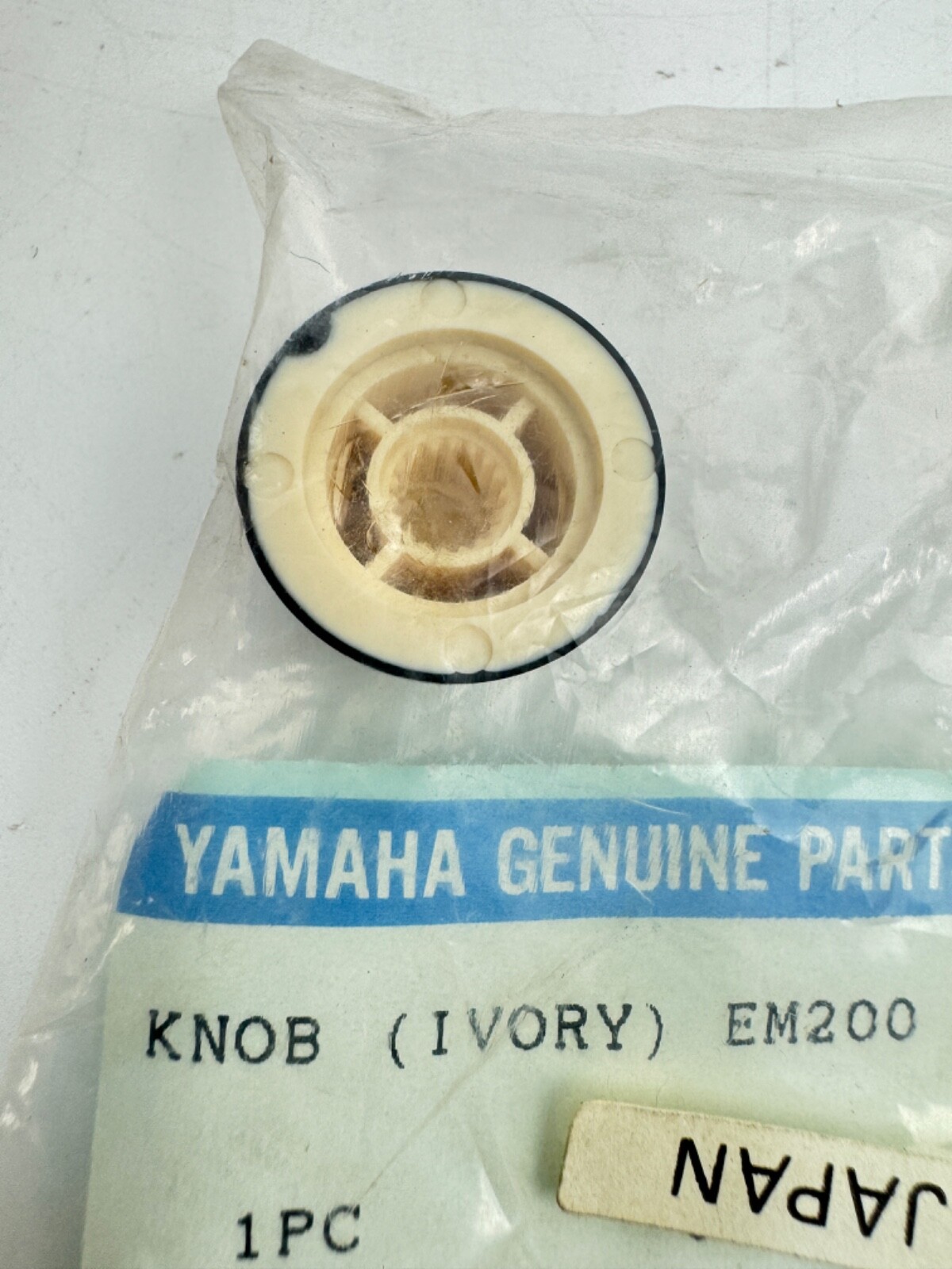 YAMAHA Ivory Knob for EM200 Part# CB812140