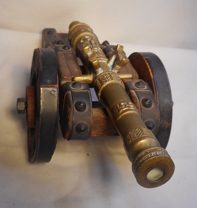 Model of a Spanish Field cannon Brass-Wood & Steel Frame 13" L x 6" W x 4-1/2"H
