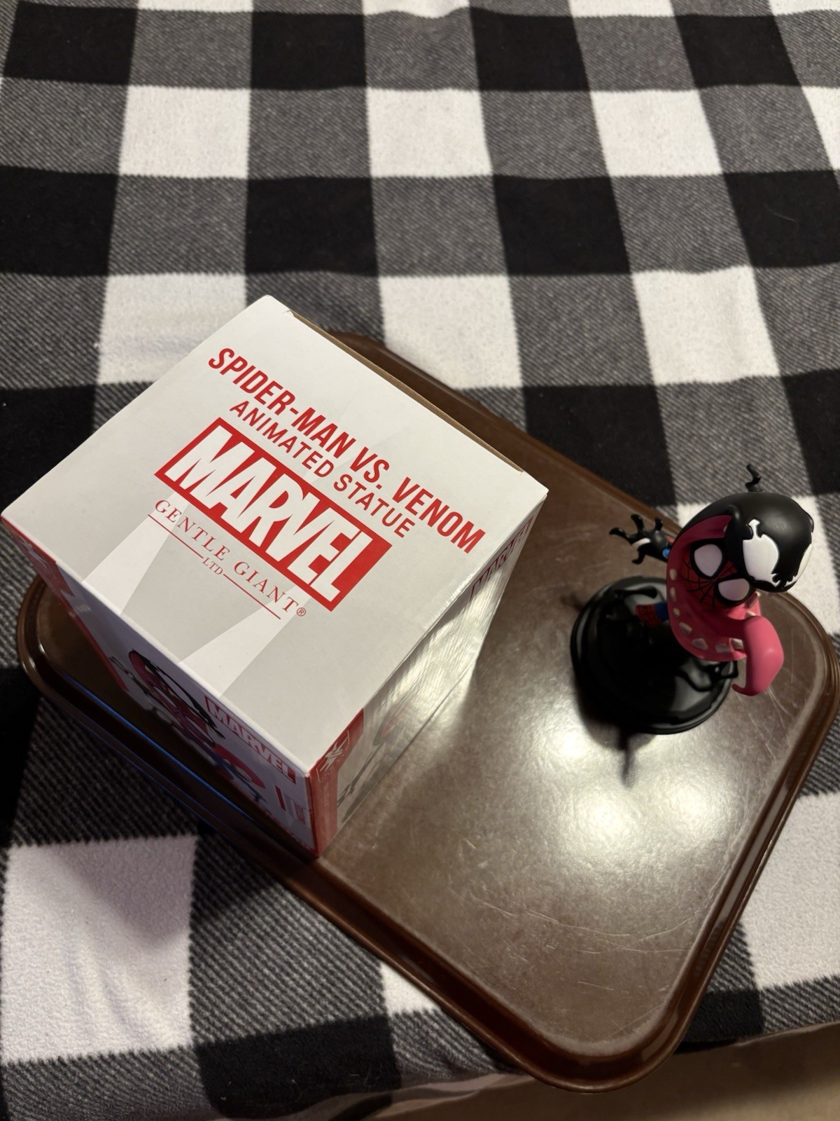 Gentle Giant Spiderman Vs Venom Animated Statue - Skottie Young Limited Edition