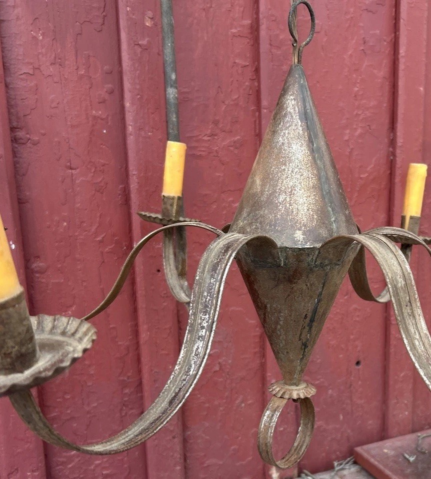 ANTIQUE HAND FORGED EARLY AMERICAN COLONIAL STYLE 6 ARM TIN CHANDELIER