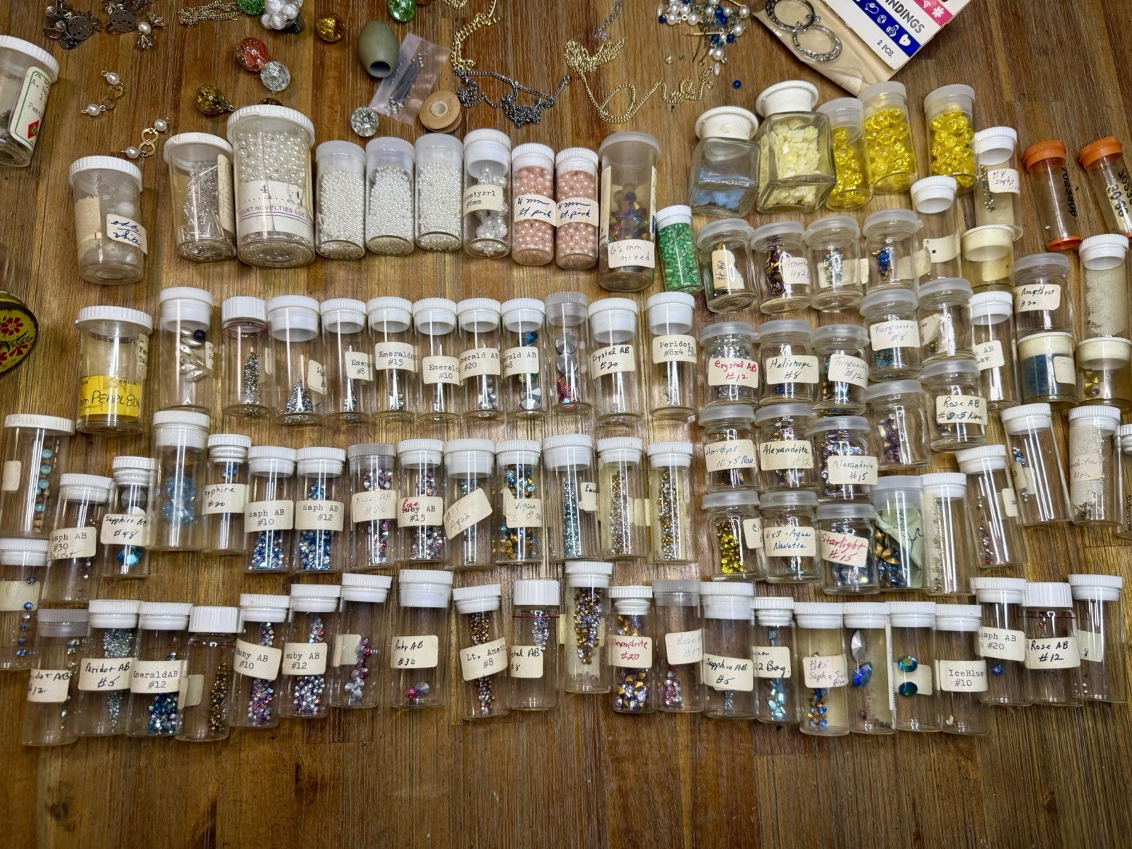 VNTG AB Swarovski Crystals (?) 1,000+ piece lot replacement jewelry set READ