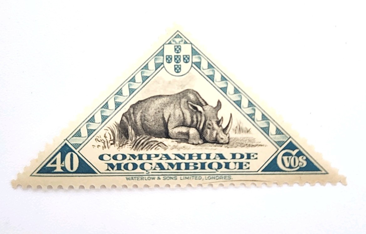 (4) Mozambique Triangle Postage Stamps- Mint - 30 - 40 - 45 - 50 MNH - Centavos