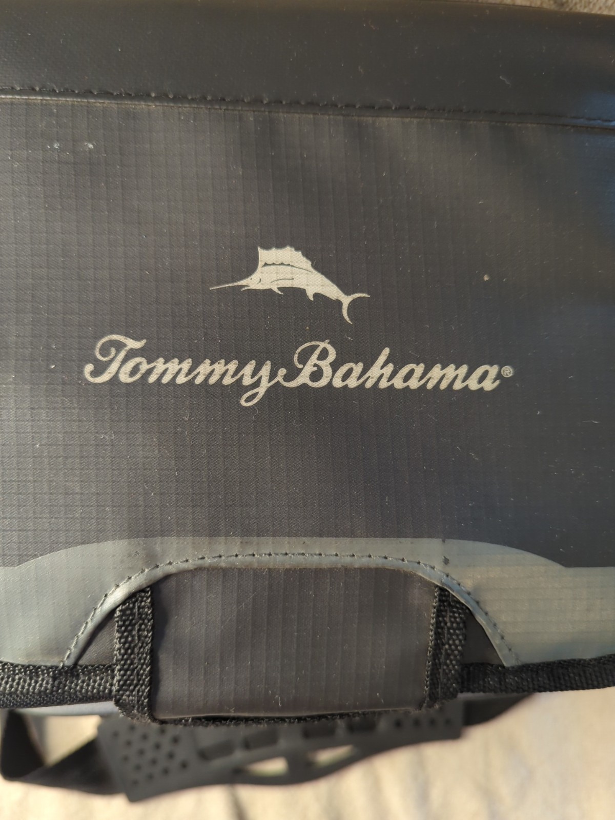TOMMY BAHAMA Zipperless Lunch Cooler Shoulder Bag 9 Cans Deep Freeze Black Gray