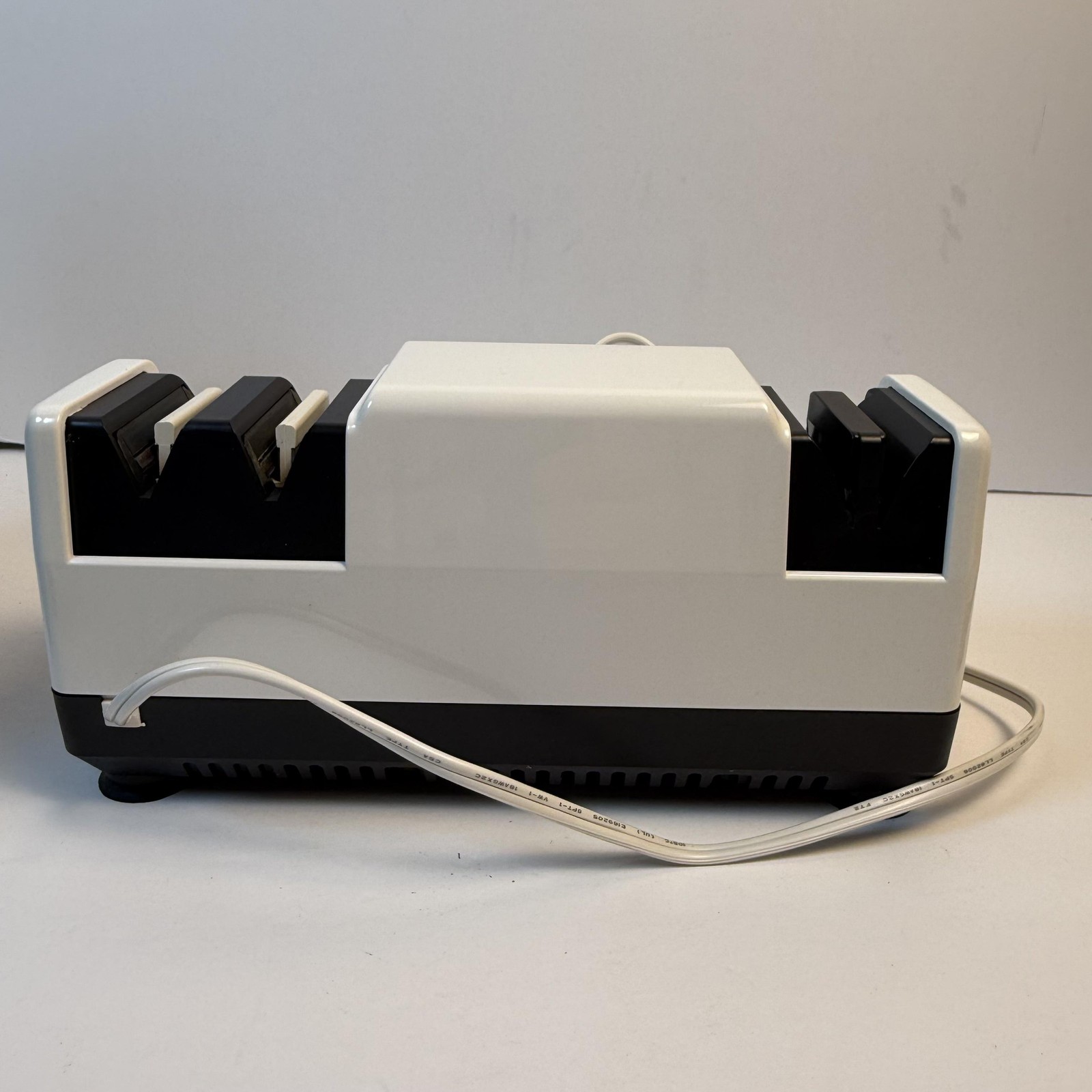 Chef'sChoice Diamond Hone Knife Sharpener Electric Professional 110 White USA