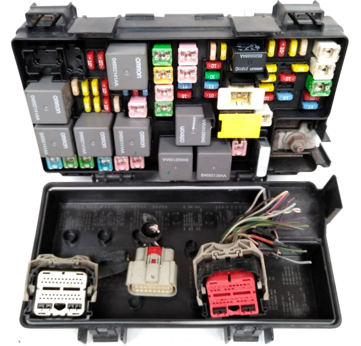 56049720AT Chrysler 2008 2009 Town & Country Fuse Box  Engine Bay TIPM OEM G70