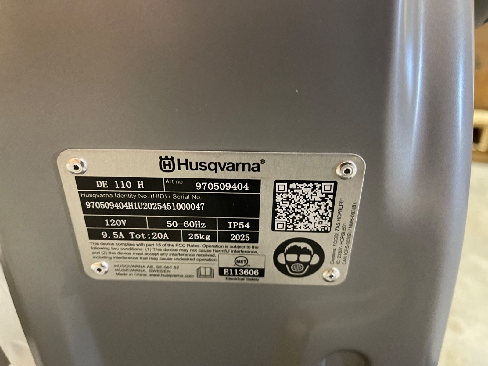 Husqvarna DE 110 H Single Phase 1.5HP HEPA Dust Extractor Vacuum 120V 124cfm