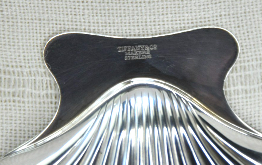 BEAUTIFUL TIFFANY & CO STERLING SILVER SCALLOP SEA SHELL TRINKET DISH