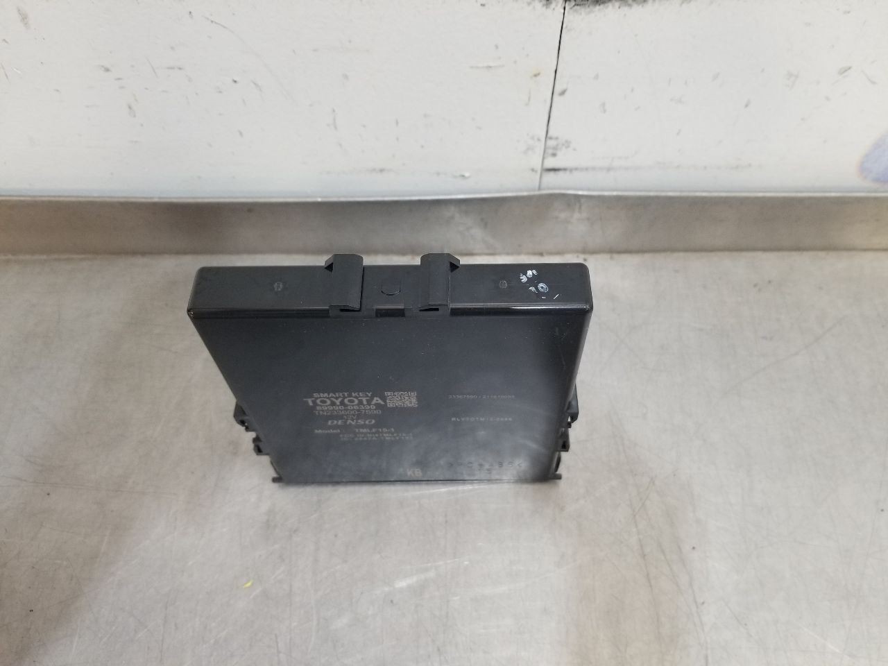 21 TOYOTA CAMRY THEFT LOCKING CONTROL MODULE 8999006390