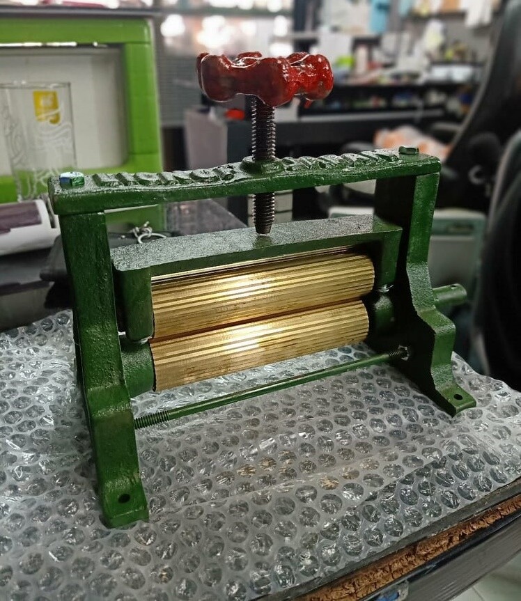 Small Thai Hand Cranked Dried Squid Grinder Axis Brass Thai Traditional Style