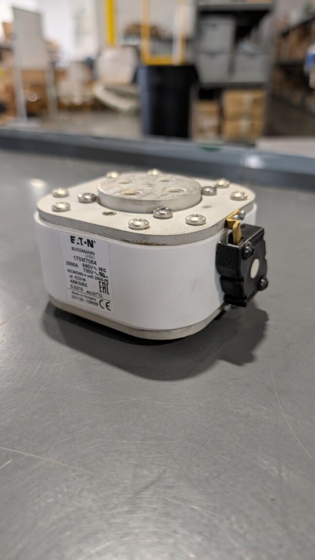 Eaton 170M7084 Bussmann Fuse 300A 690v 4BKN/65