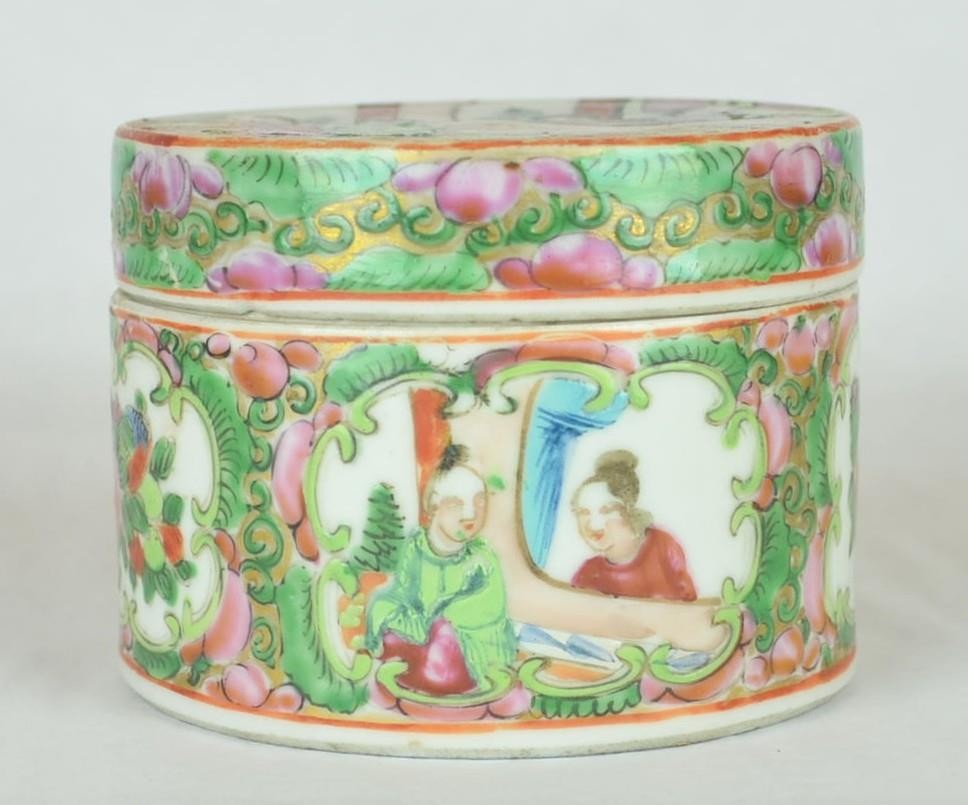 ANTIQUE CHINESE ROSE MEDALLION LIDDED JAR - 2 1/2" ROSE MEDALLION LIDDED JAR