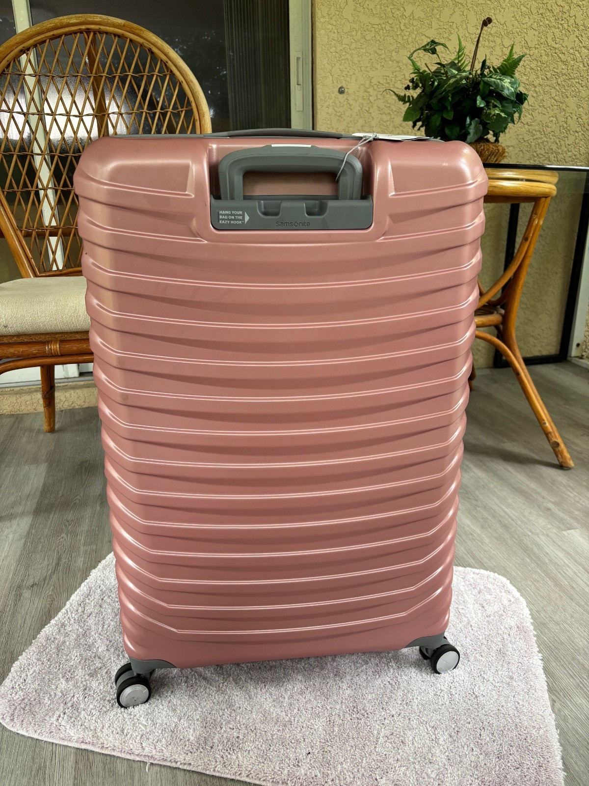 Samsonite Spin Tech 6 Large Spinner Color: Arctic Pink