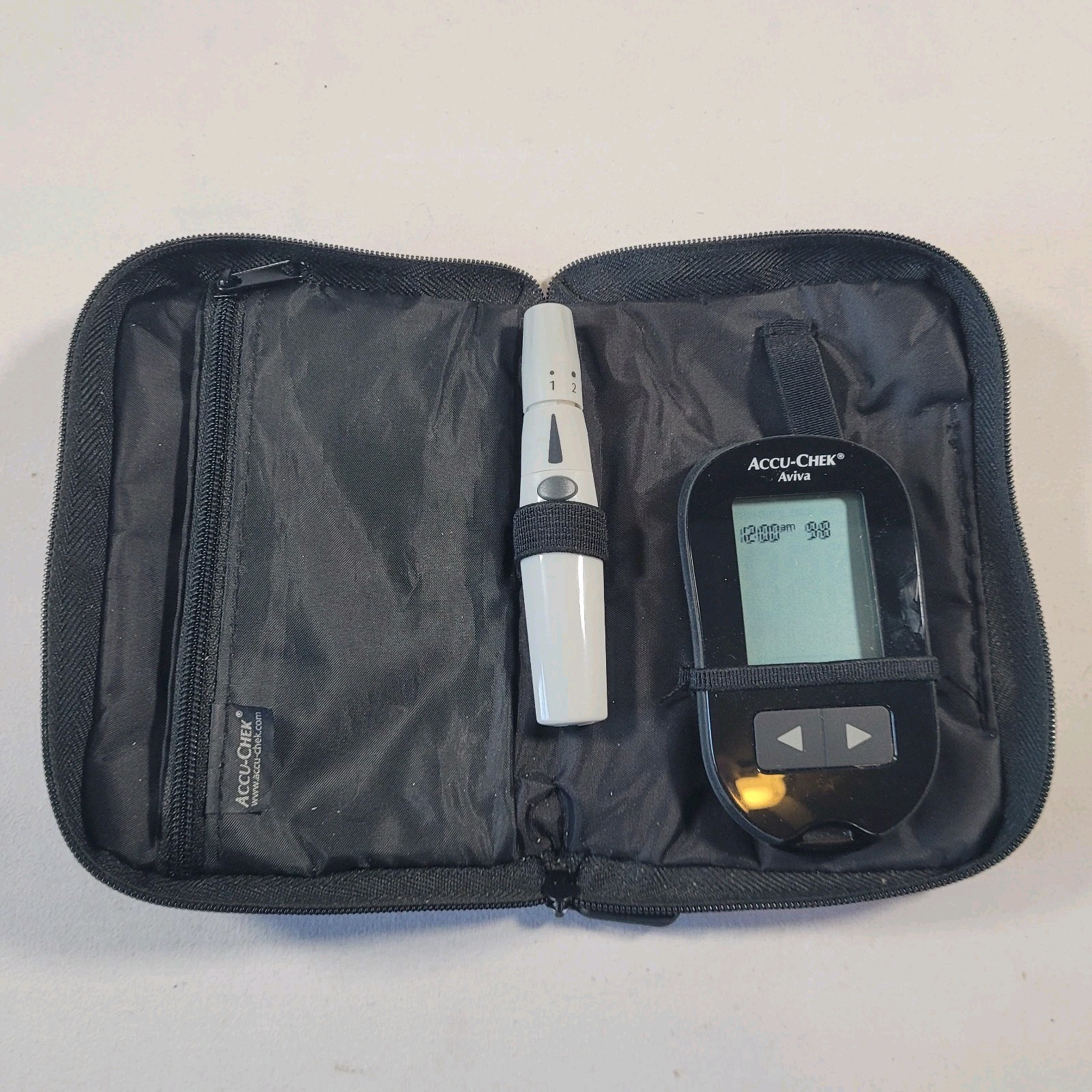 Accu-Chek Aviva Plus 2nd Gen Blood Glucose Monitor Kit Meter Lancing Device Kit