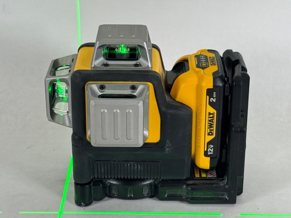 Dewalt DW089LG 20V MAX Laser Level Kit, Cross Line Laser, 3x360, Green
