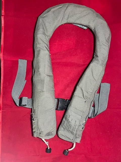 USAF US NAVY PILOT LPU-9/P. Life preserver unit.