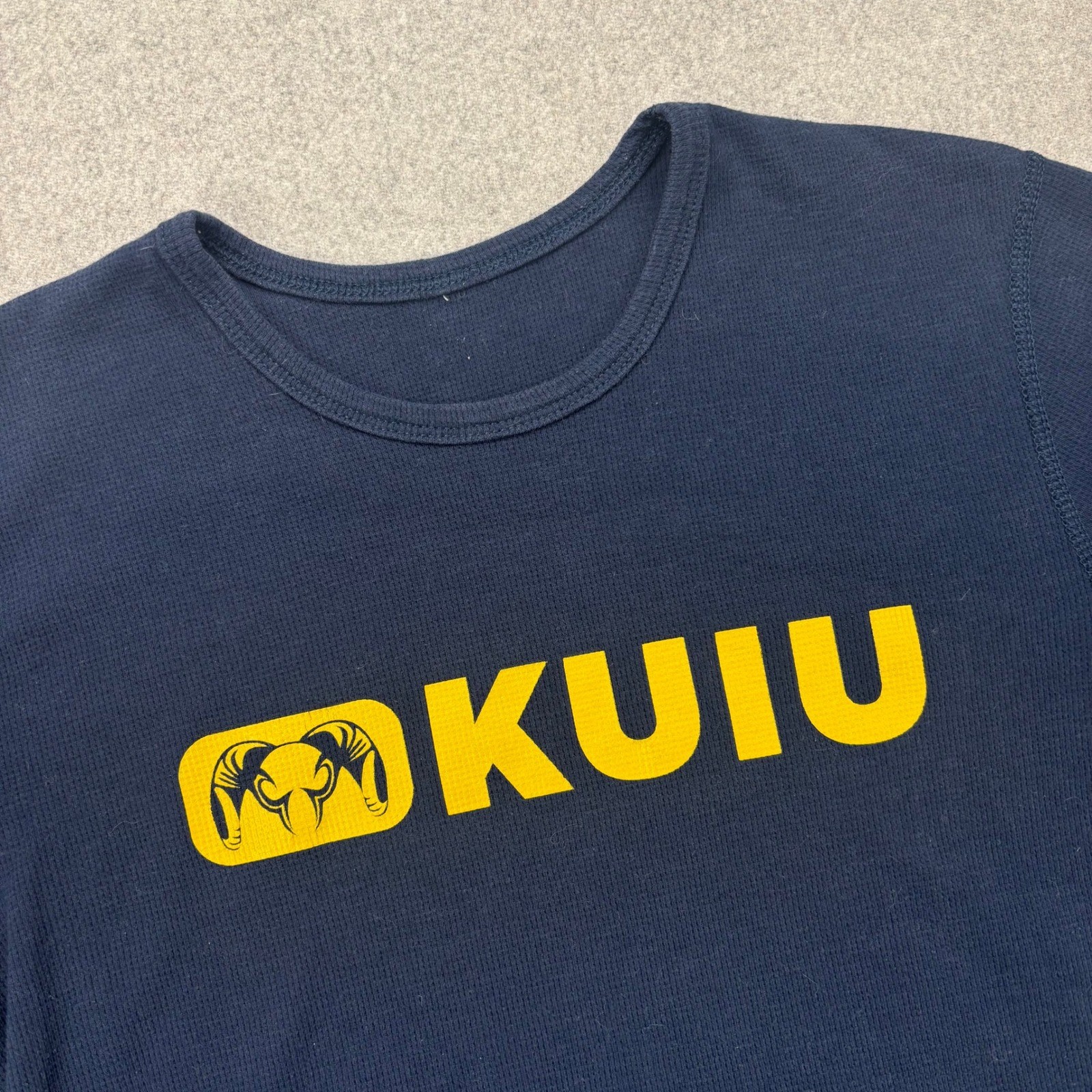 Kuiu Thermal Waffle Knit Base Layer Crewneck Shirt Mens Small Blue Logo Spellout