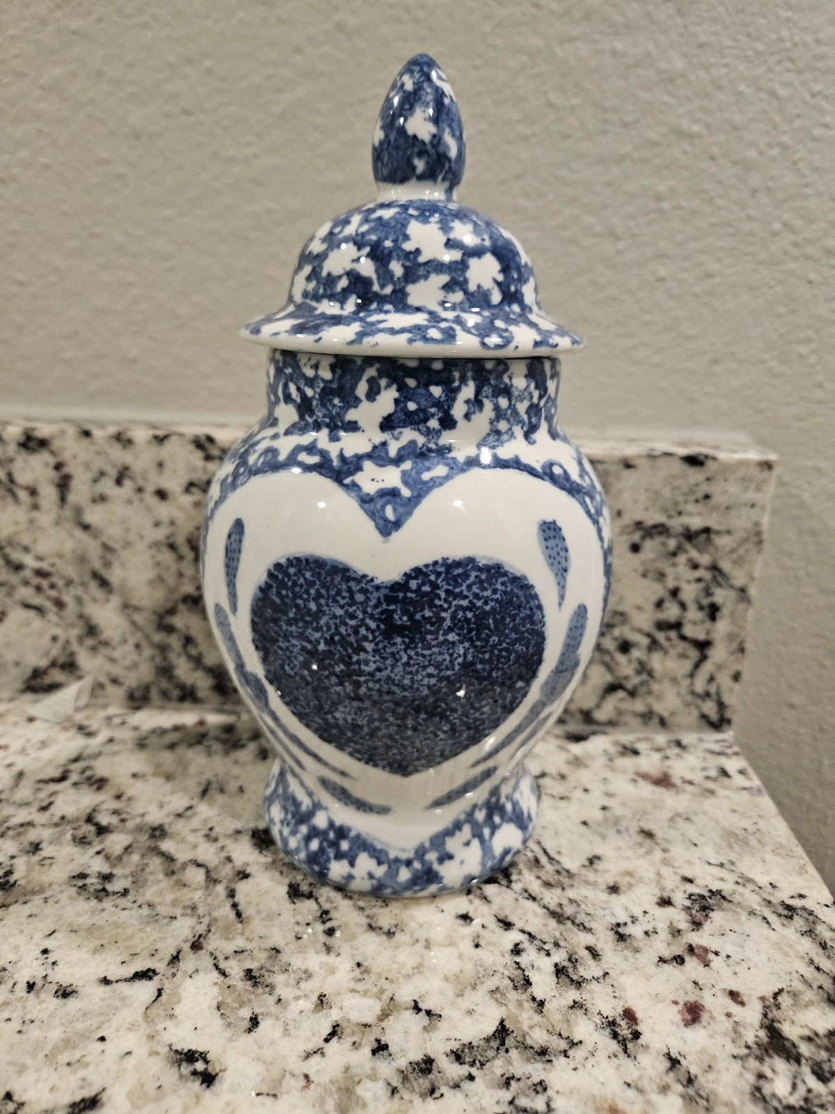 Home decor - Gorgeous ginger jar in cobalt blue heart design and mottled pattern
