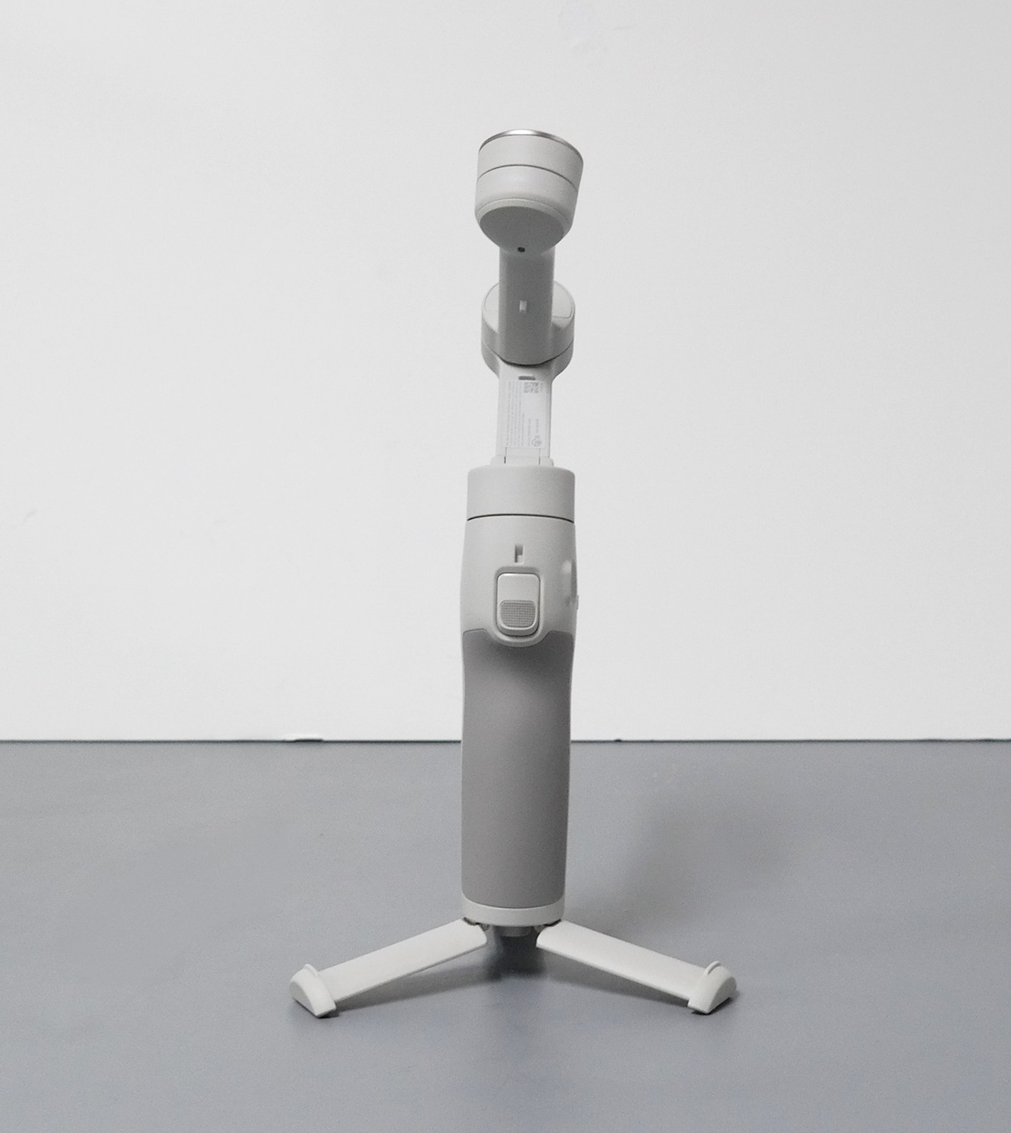 DJI Osmo Mobile 7 Gimbal Stabilizer for iPhone, Android, Built-in Tripod