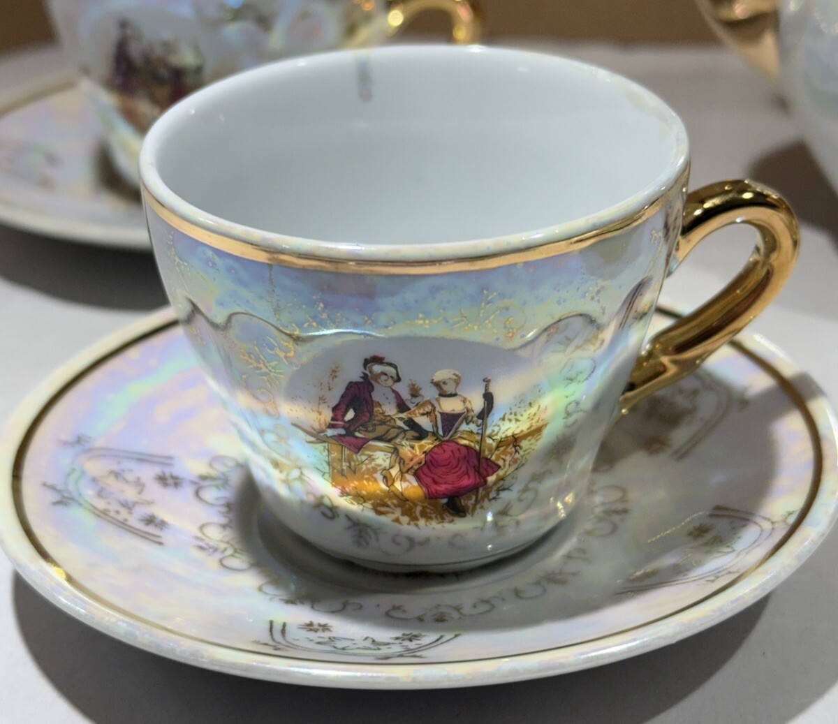 Romeo And Juliet Tea Pot 4 Tea Cups 4 Saucers Gold Trim Handles Iridescent White