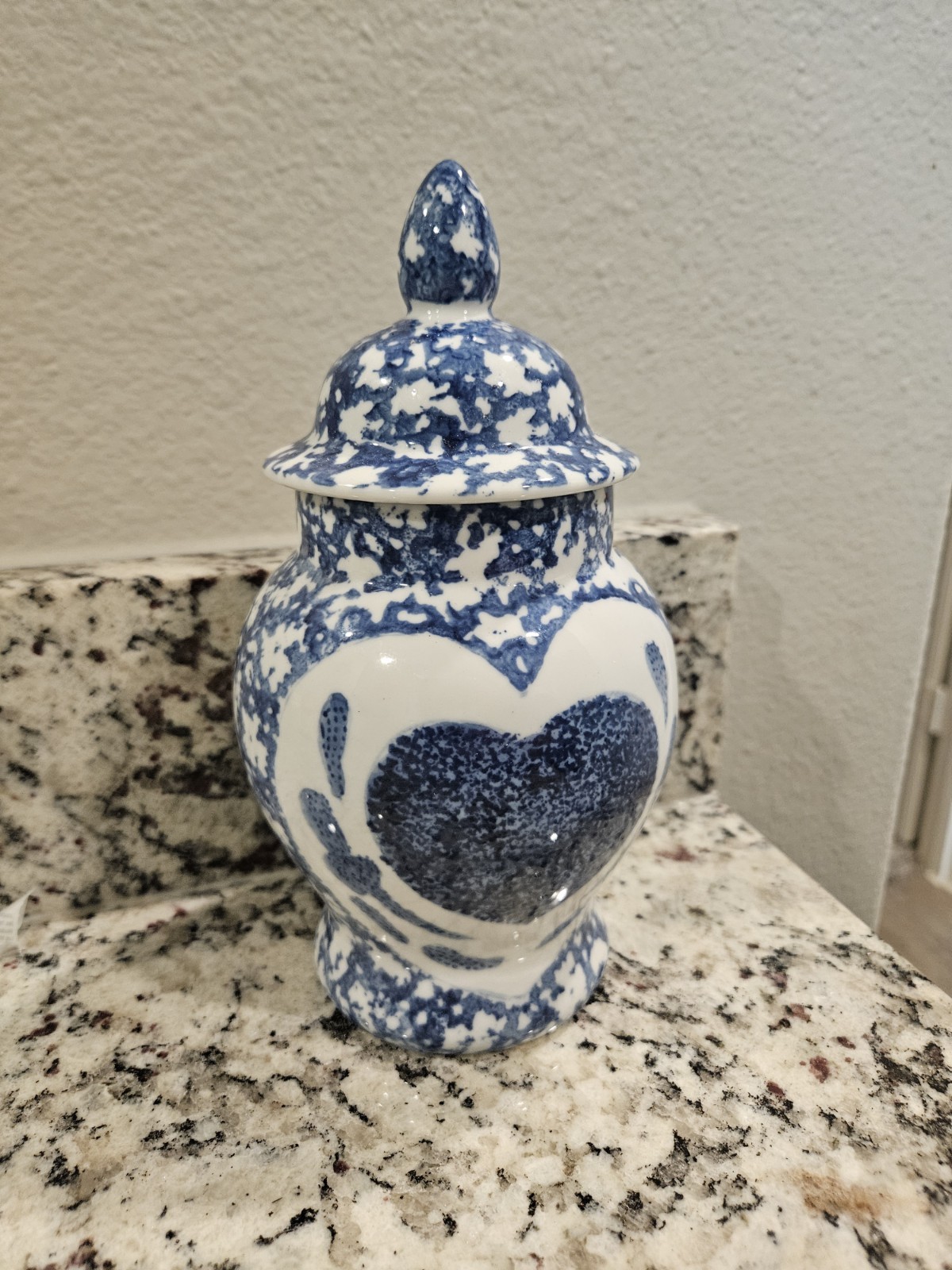 Home decor - Gorgeous ginger jar in cobalt blue heart design and mottled pattern