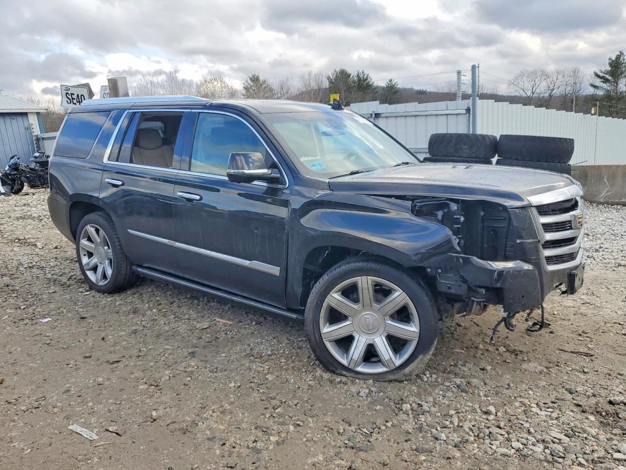 (LOCAL PICKUP ONLY) Roof Glass Fits 15-20 SUBURBAN 1500 922388