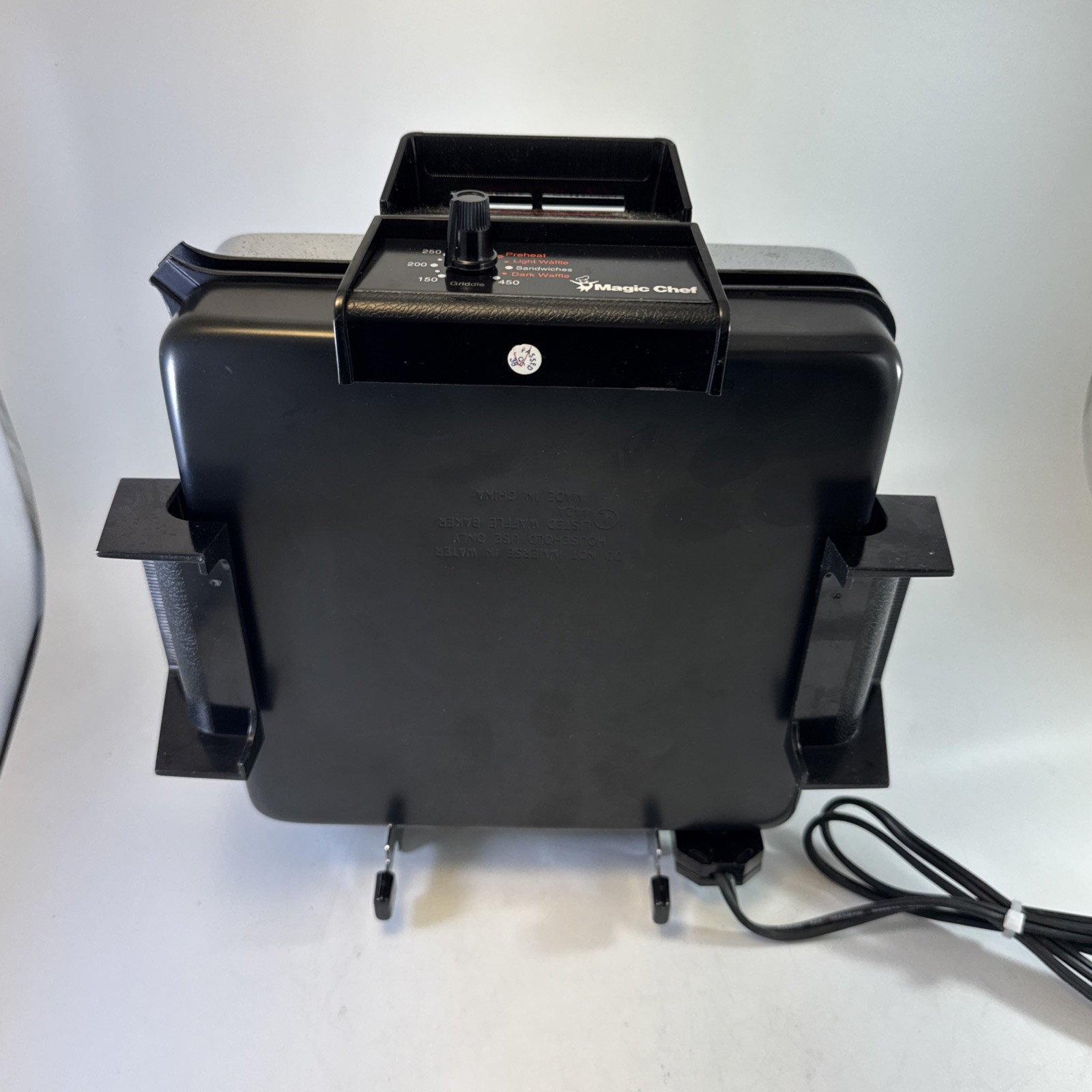 Magic Chef FastBake Waffle Maker M420 4 Square Style Adjustable Temp Iron