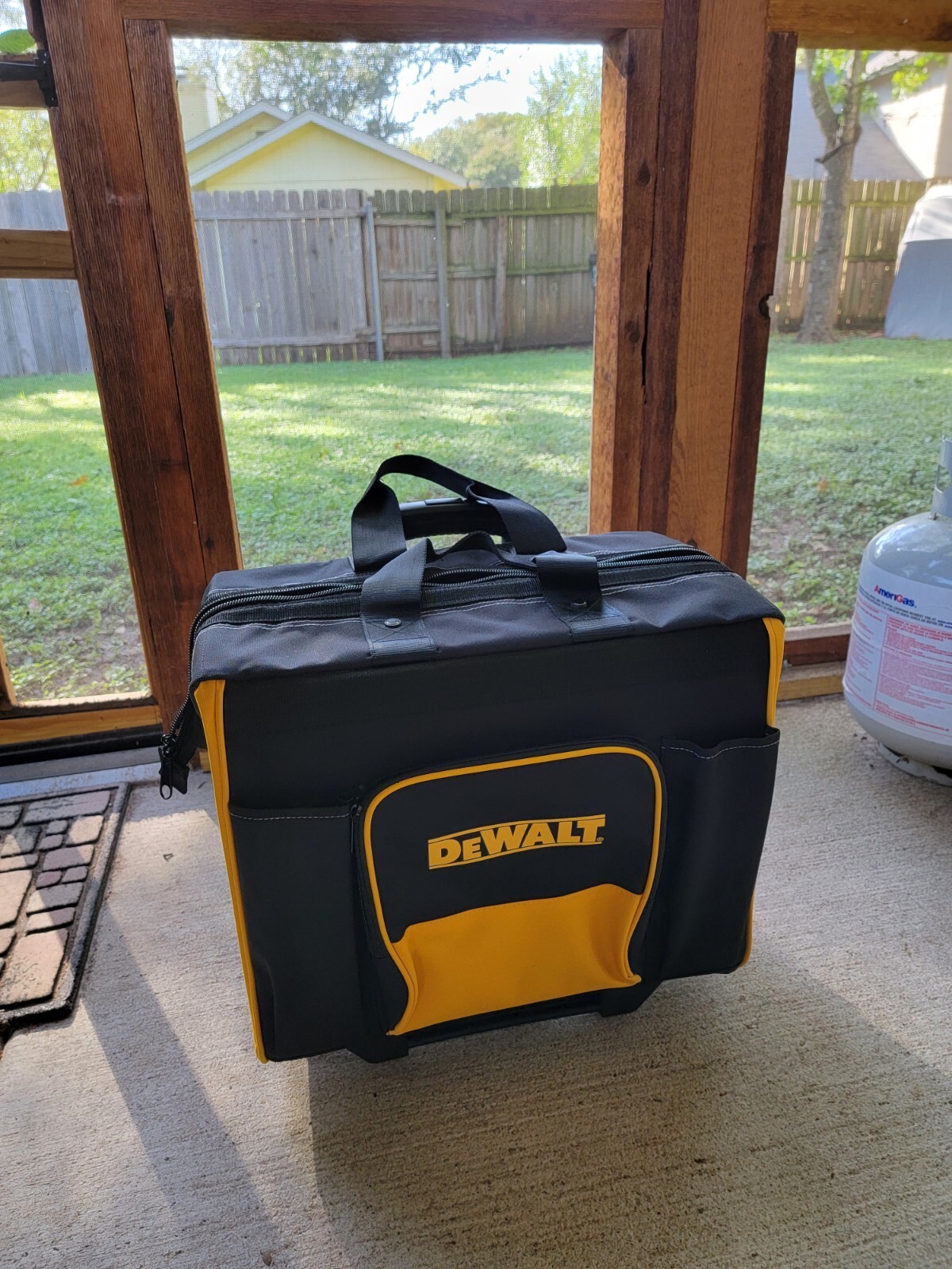 New Dewalt Large Rolling Heavy Duty Tool Bag / Box With Telescoping Handle