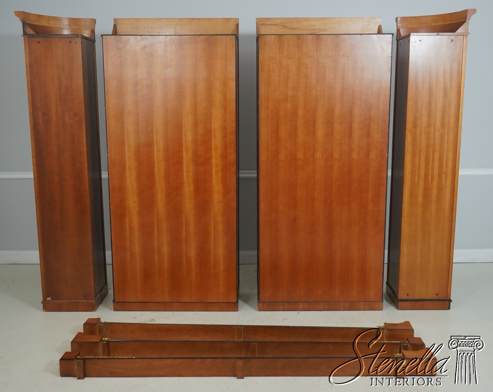 62814: Italian Georgian Style Wall Bookcase Unit