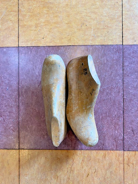 vintage women's maple wood shoe lasts size 6.5, circa 1960's private collection