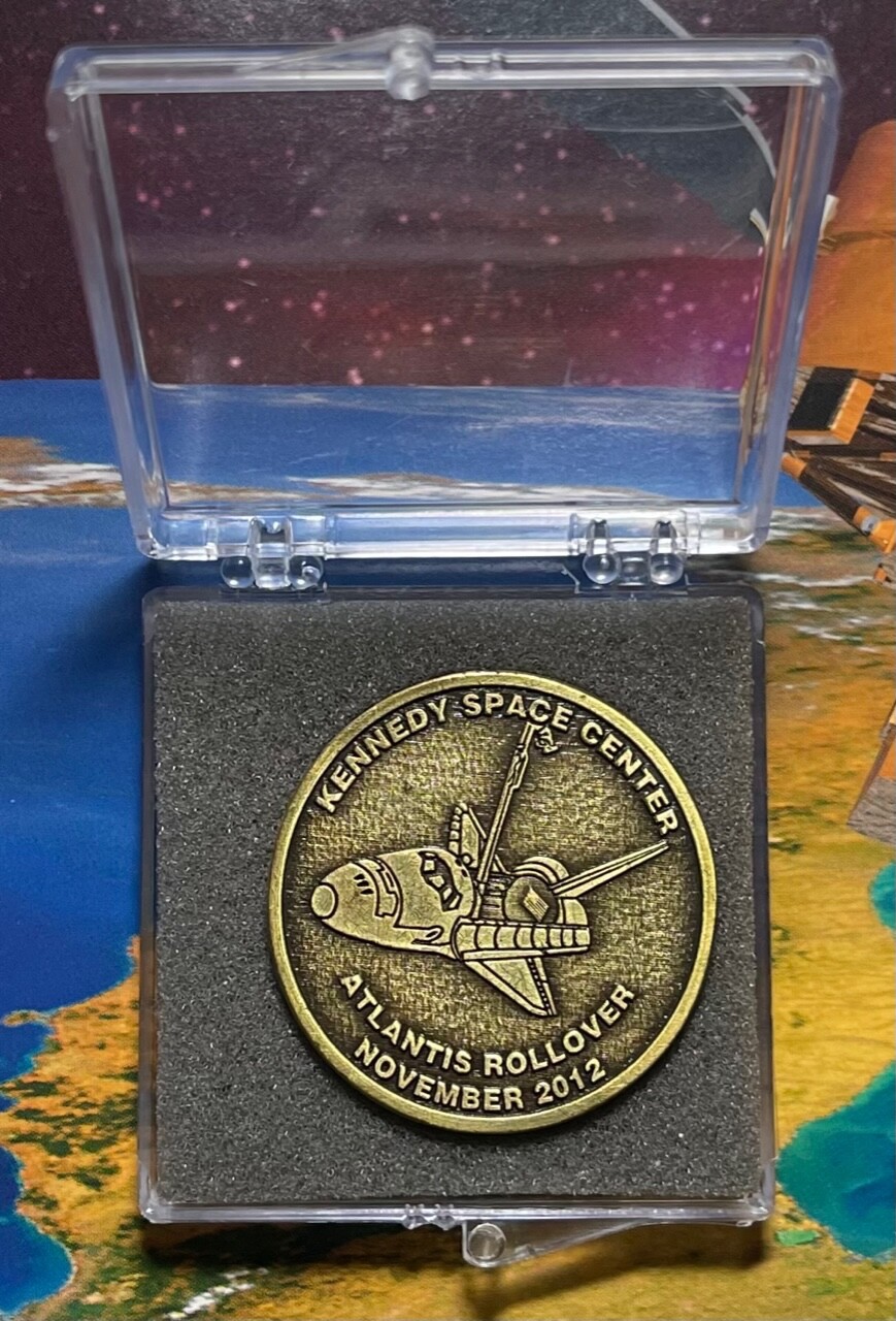 KSC SPACE SHUTTLE ATLANTIS 2012 ROLLOVER OBSCURE COMMEMORATIVE COIN & SNAP CASE