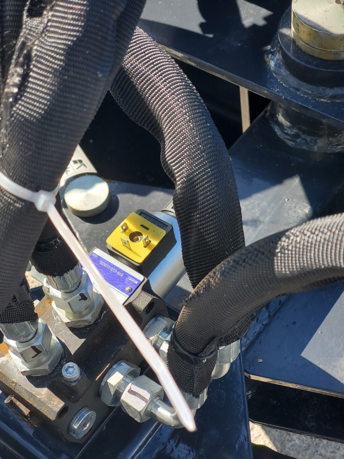 6 Way DOZER BLADE 84" Wolverine Dirt Pusher SKID STEER LOADER Attachment& Remote