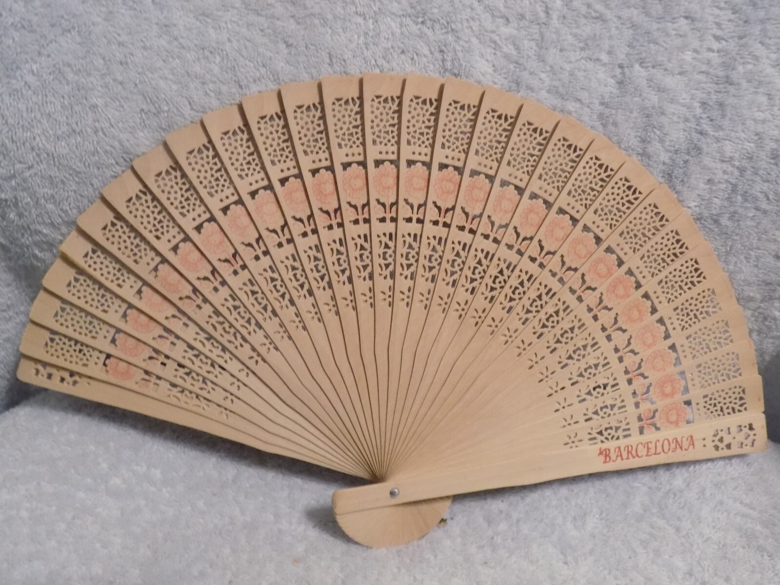 Barcelona Spain Wood Flowers Folding Hand Fan New, Free Shipping