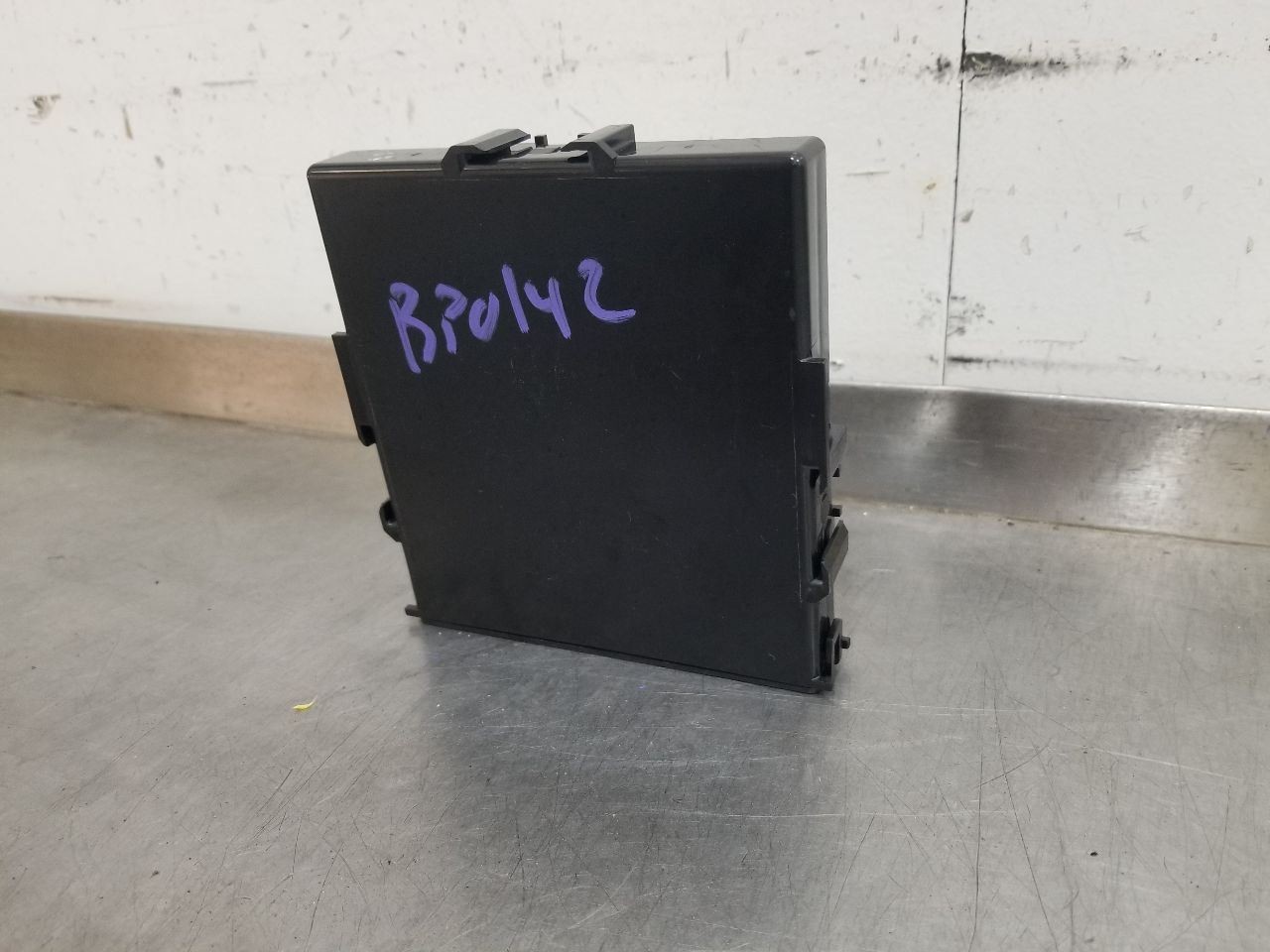 21 TOYOTA CAMRY THEFT LOCKING CONTROL MODULE 8999006390